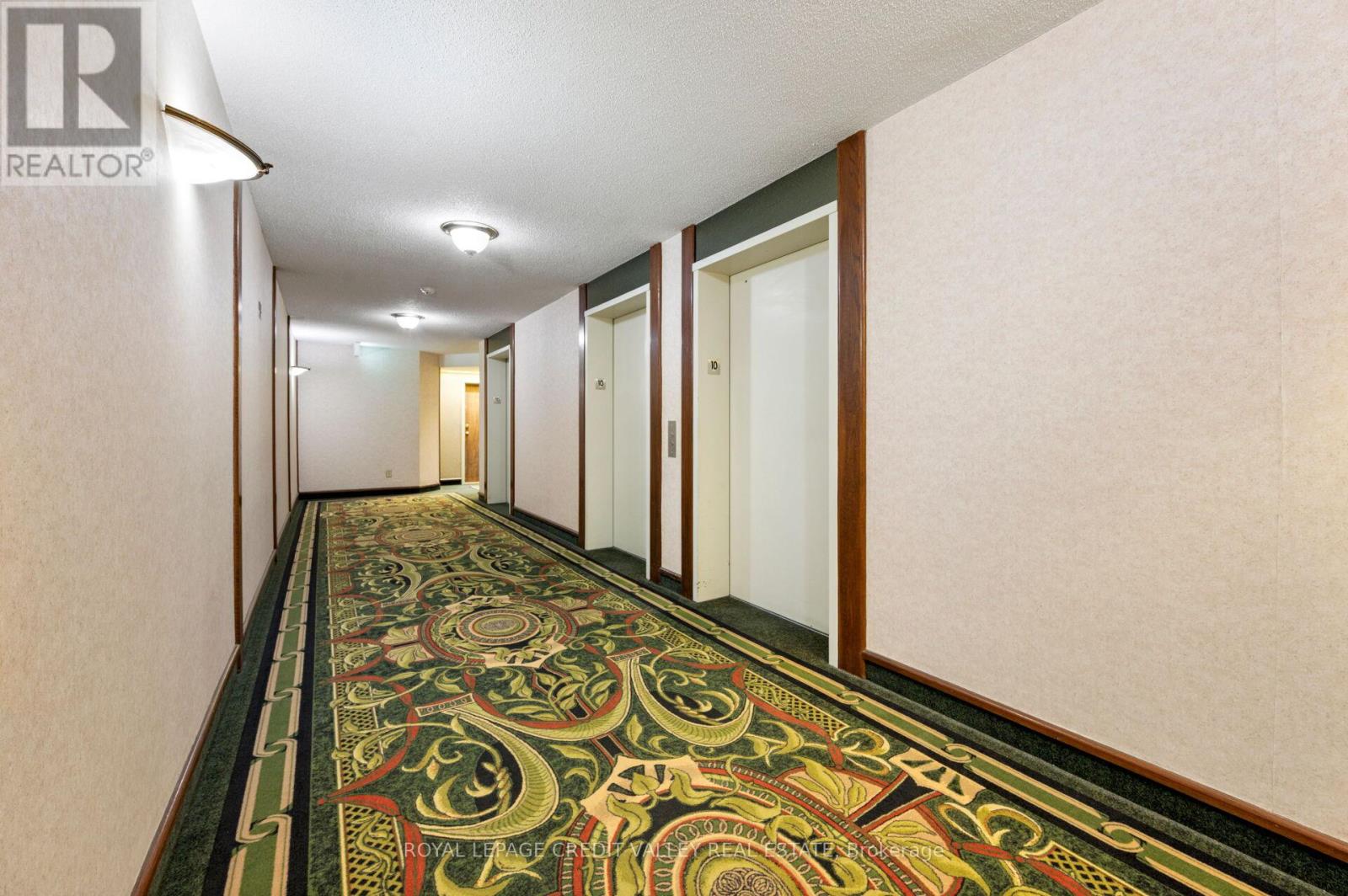 #1012 26 HANOVER ROAD - 7