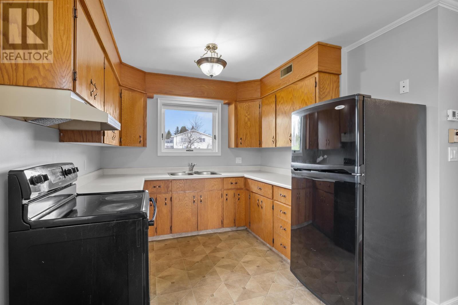 7 BAYVIEW CRESCENT - 9