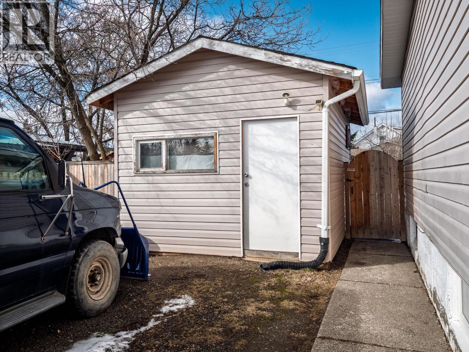 667 EWERT STREET - 6