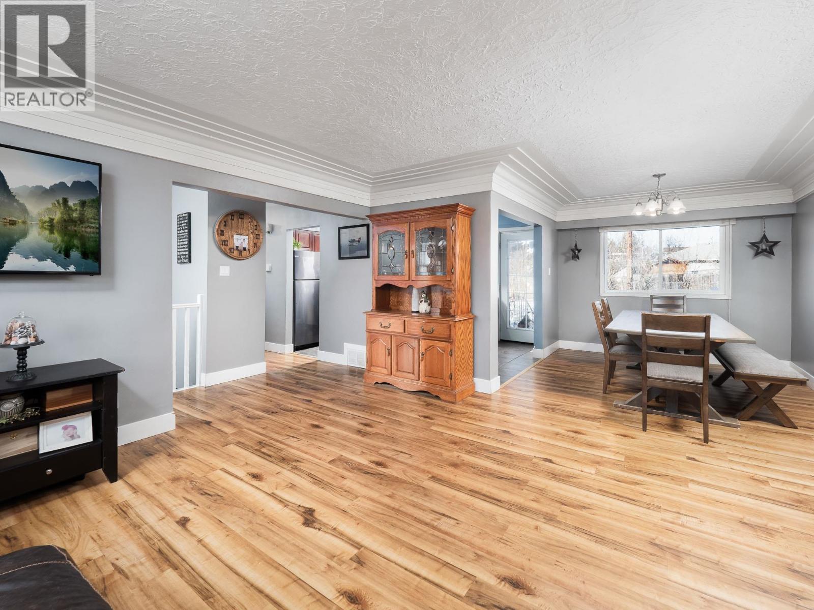 667 EWERT STREET - 8