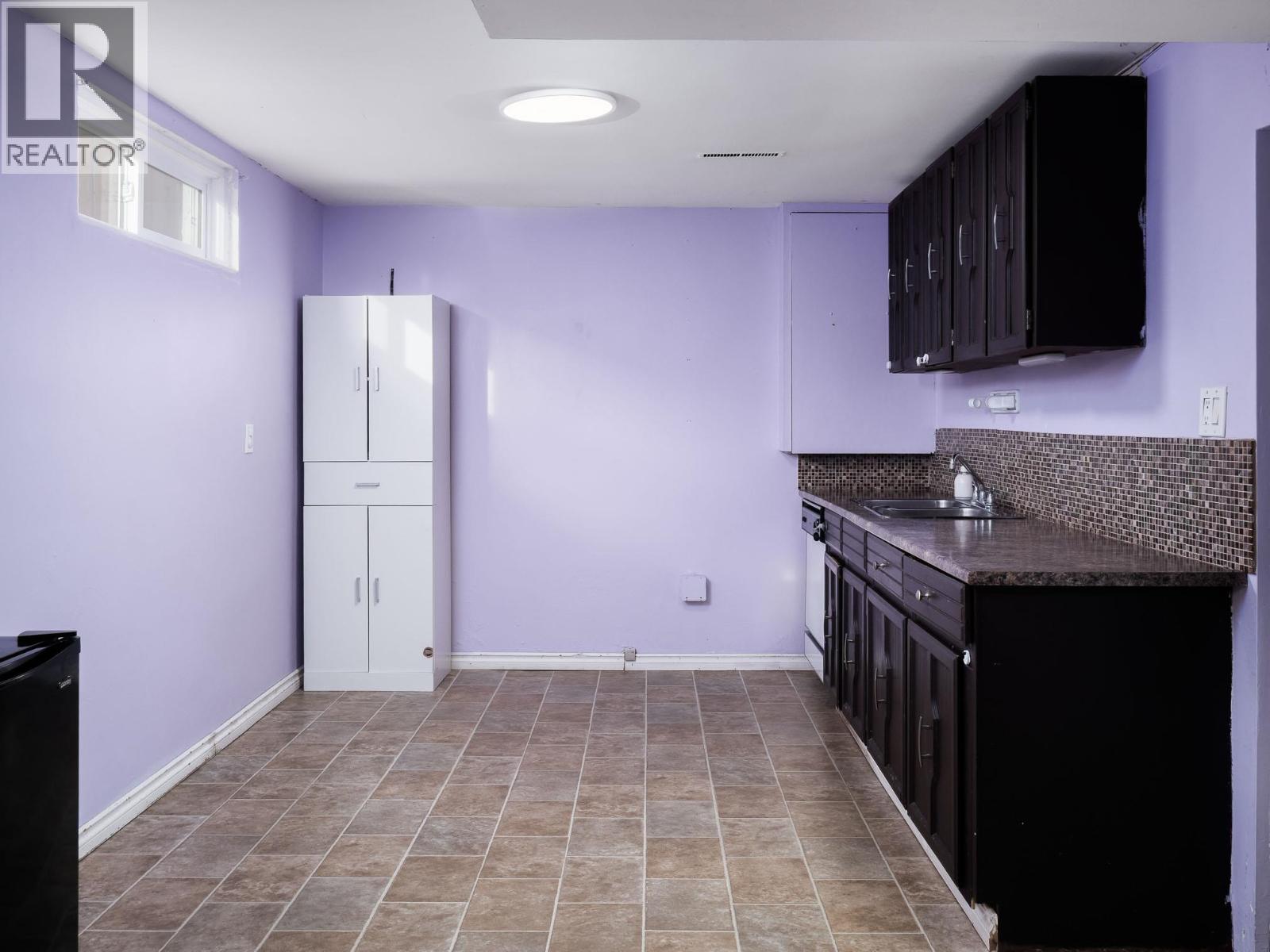 667 EWERT STREET - 19