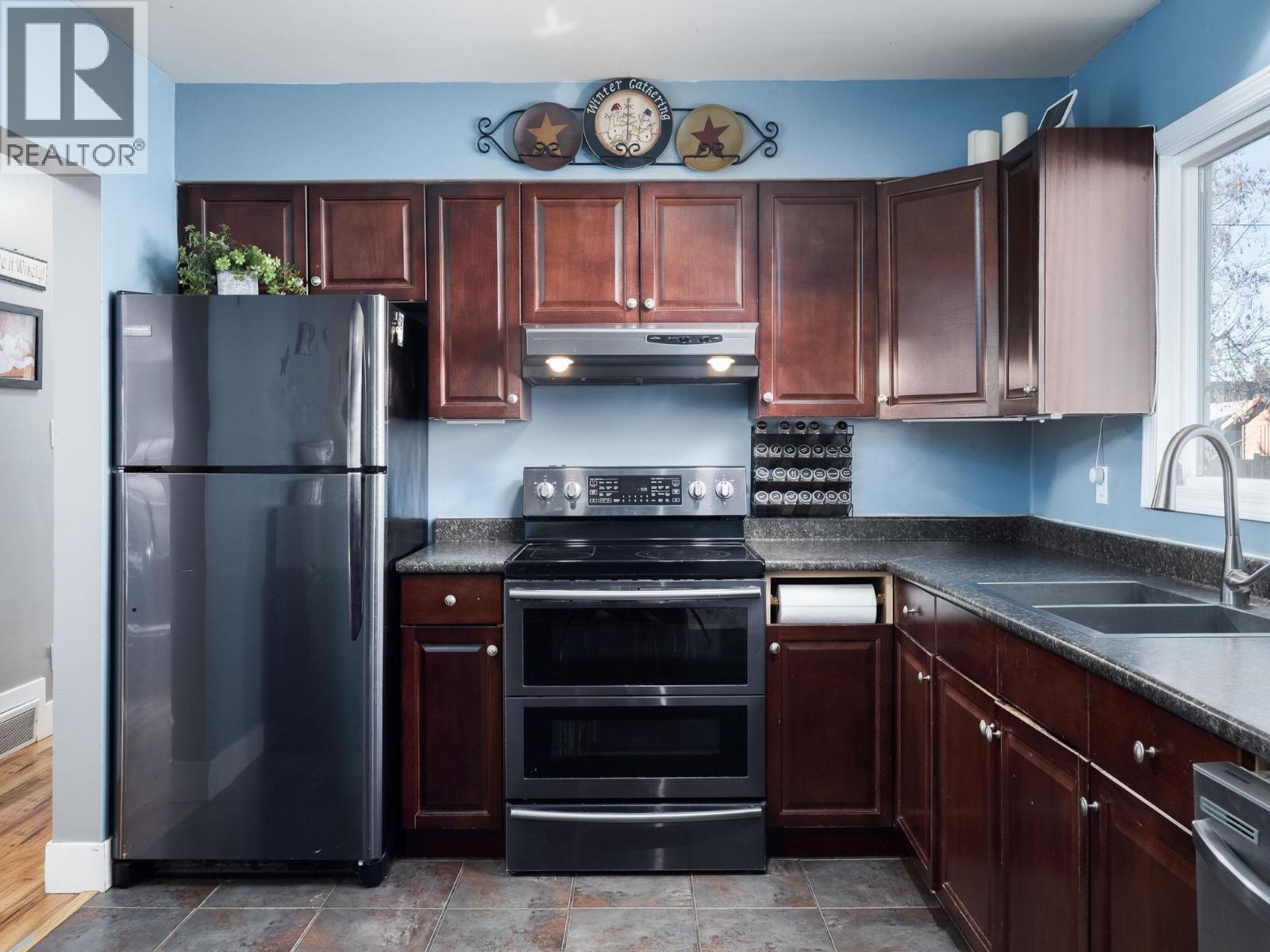 667 EWERT STREET - 12