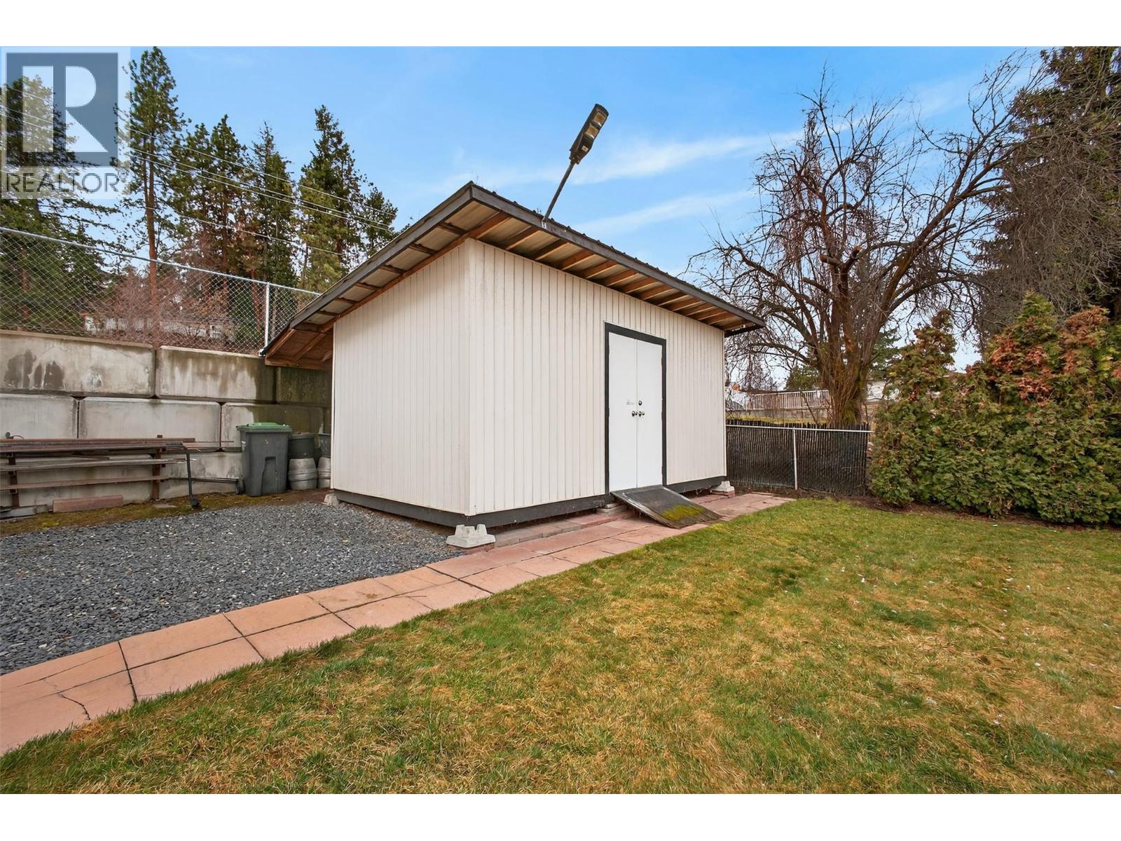 824 Dehart Road, Kelowna