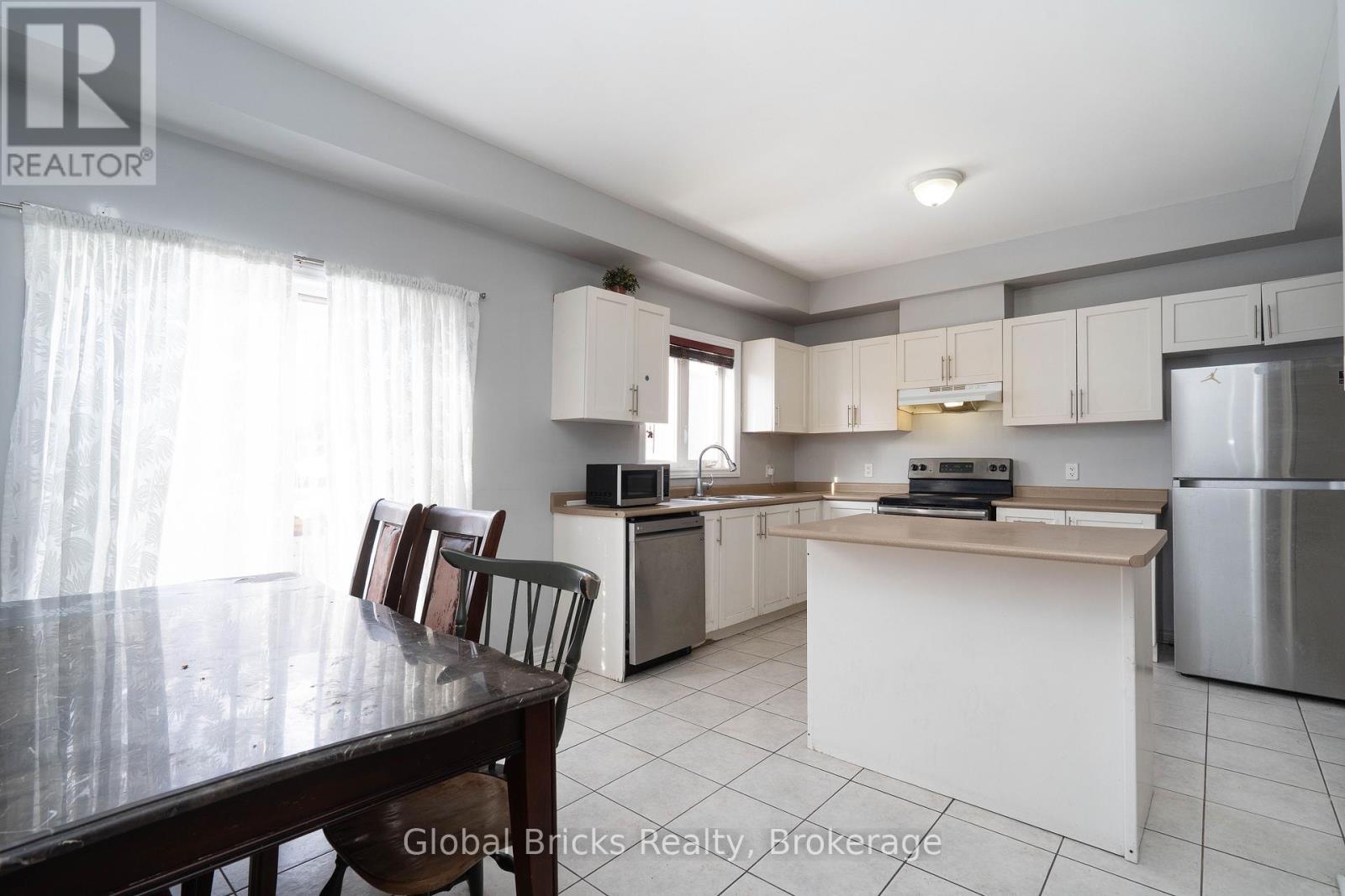 10 Dillon Drive, Brampton, ON photo 13