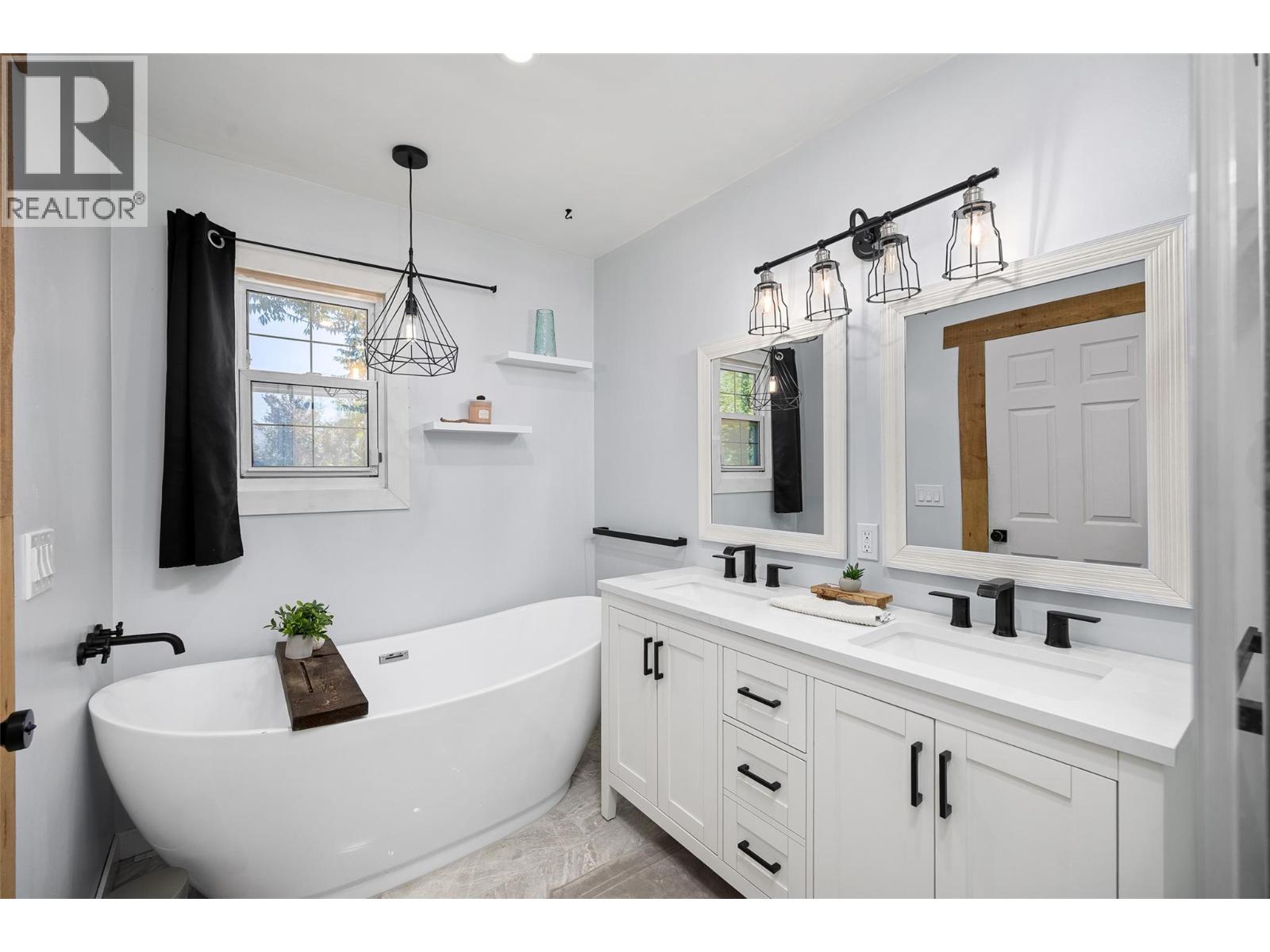 3592 Barney Road, West Kelowna