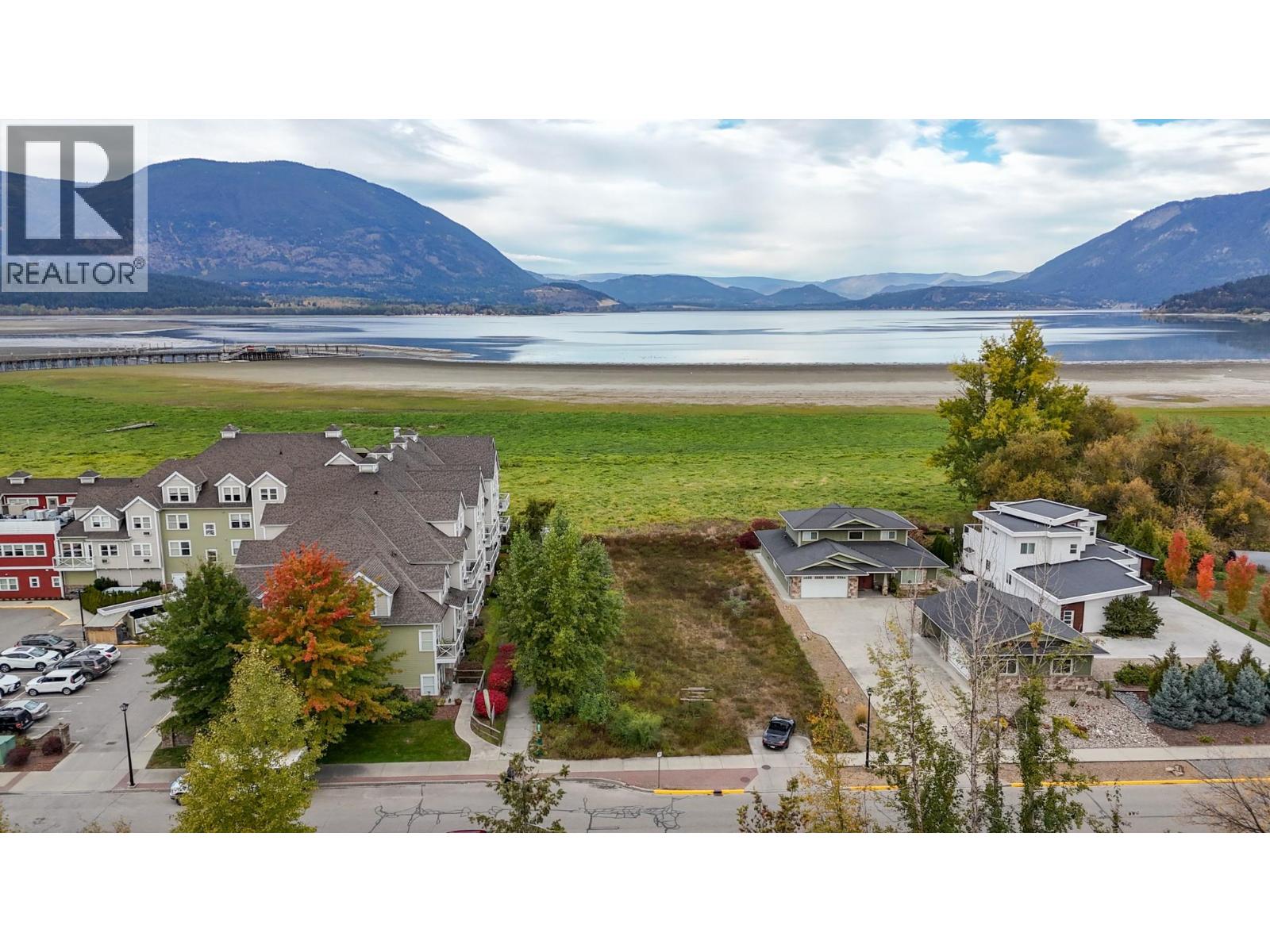 721 Harbourfront Drive NE, Salmon Arm