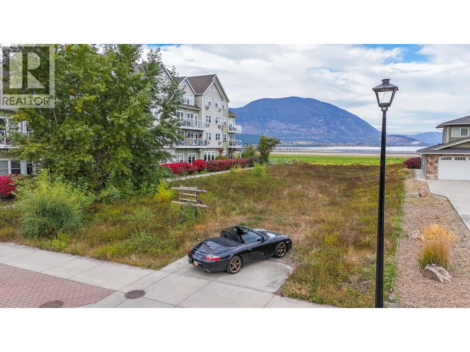 721 Harbourfront Drive NE, Salmon Arm