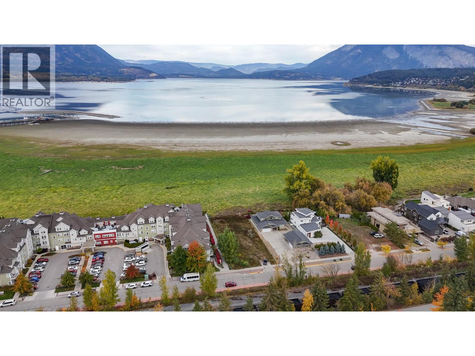 721 Harbourfront Drive NE, Salmon Arm