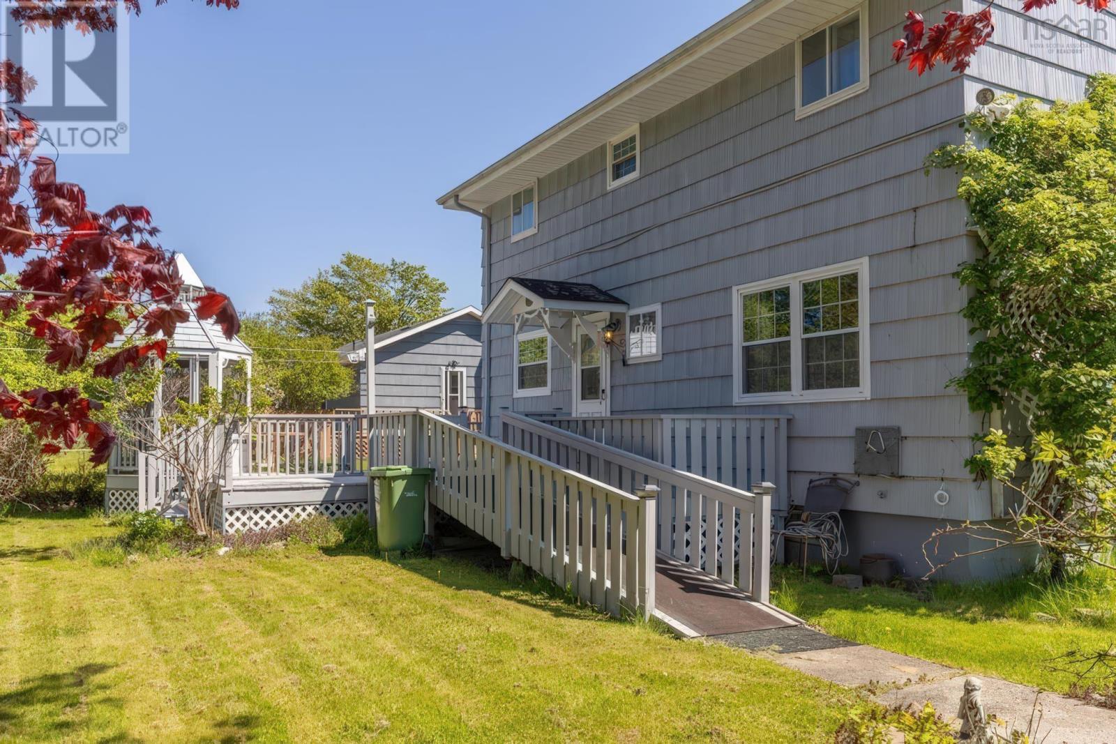 Property 16 of 35 of 72 Huntington Street