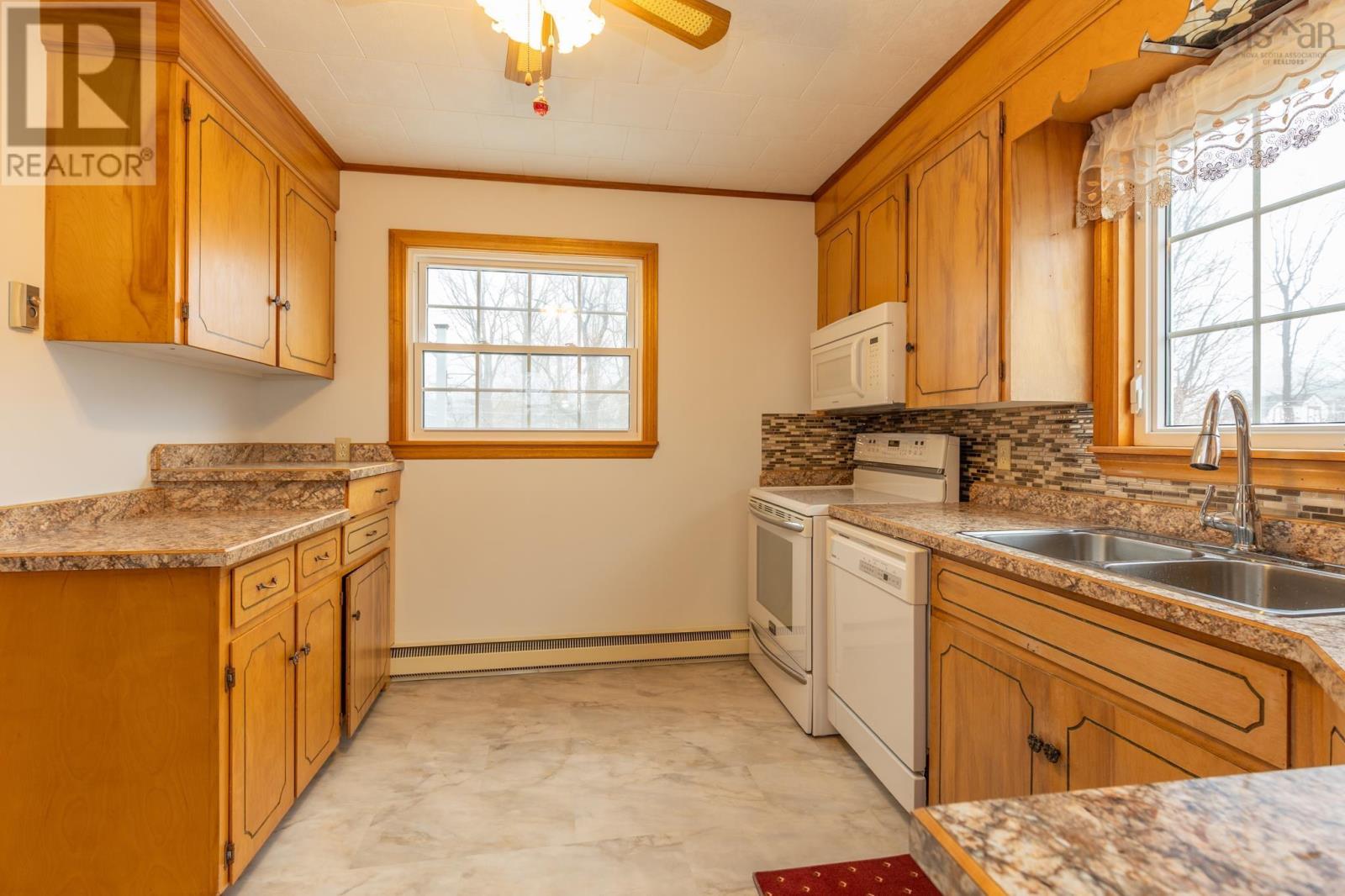 Property 12 of 35 of 72 Huntington Street