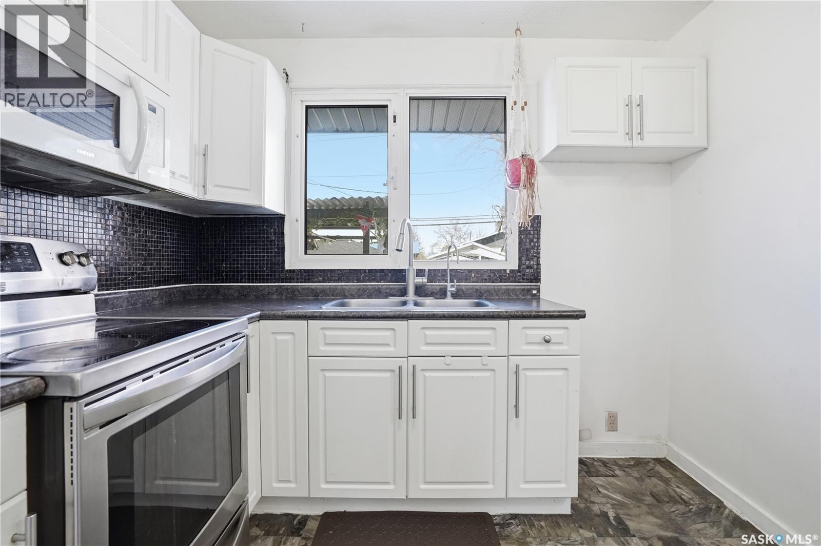 Single Family House Bungalow for Sale in  Aberdeen CRESCENT Regina 