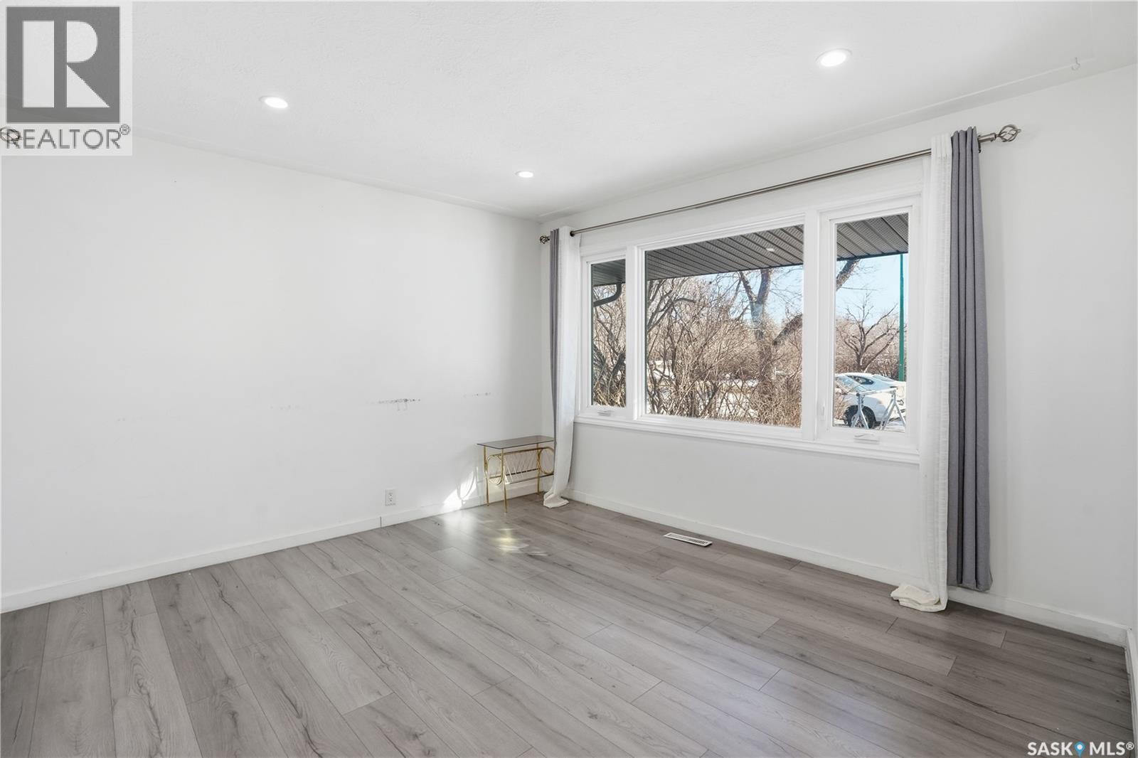 Single Family House Bungalow for Sale in  Aberdeen CRESCENT Regina 