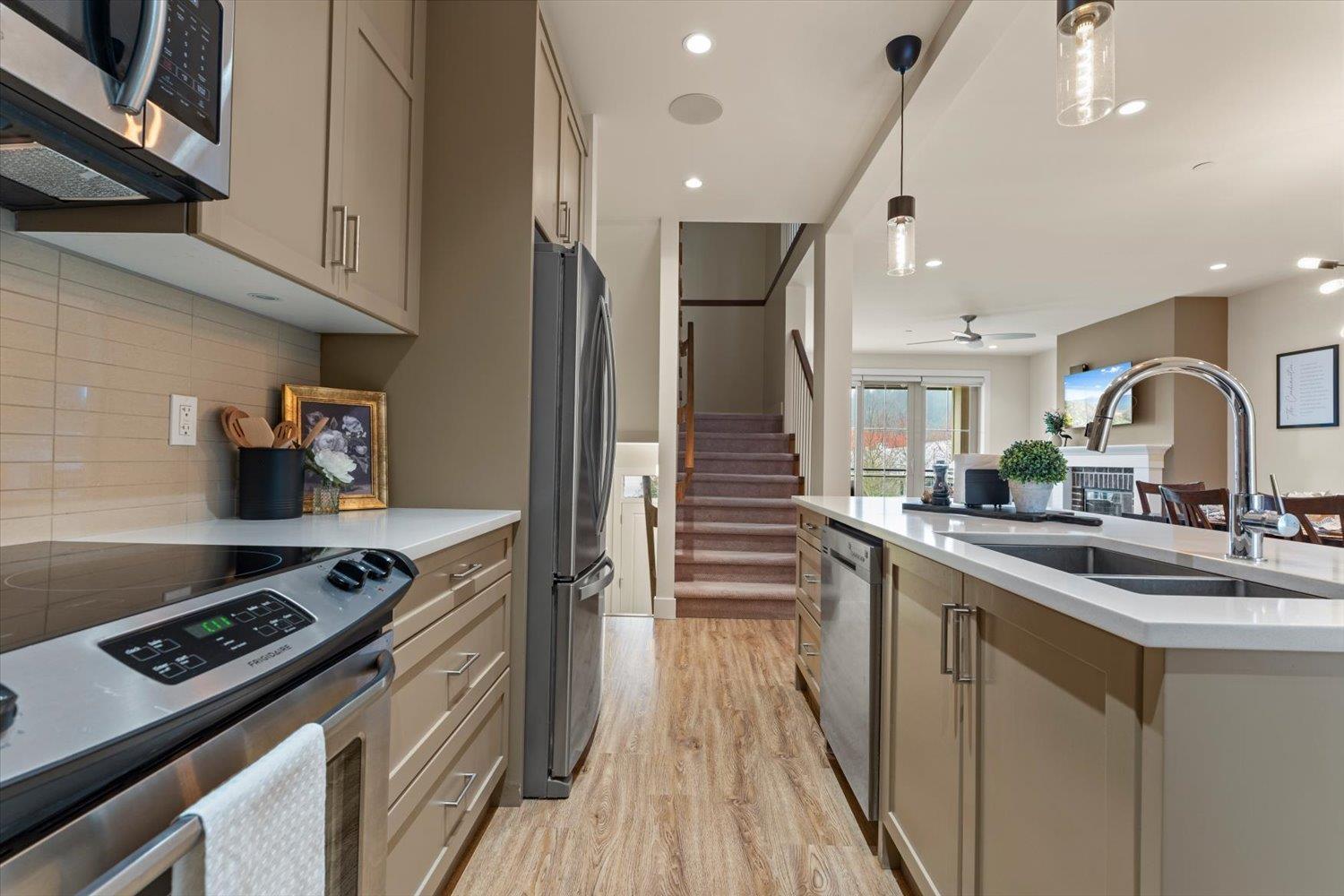 5746 MITCHELL STREET, Garrison Crossing, Chilliwack