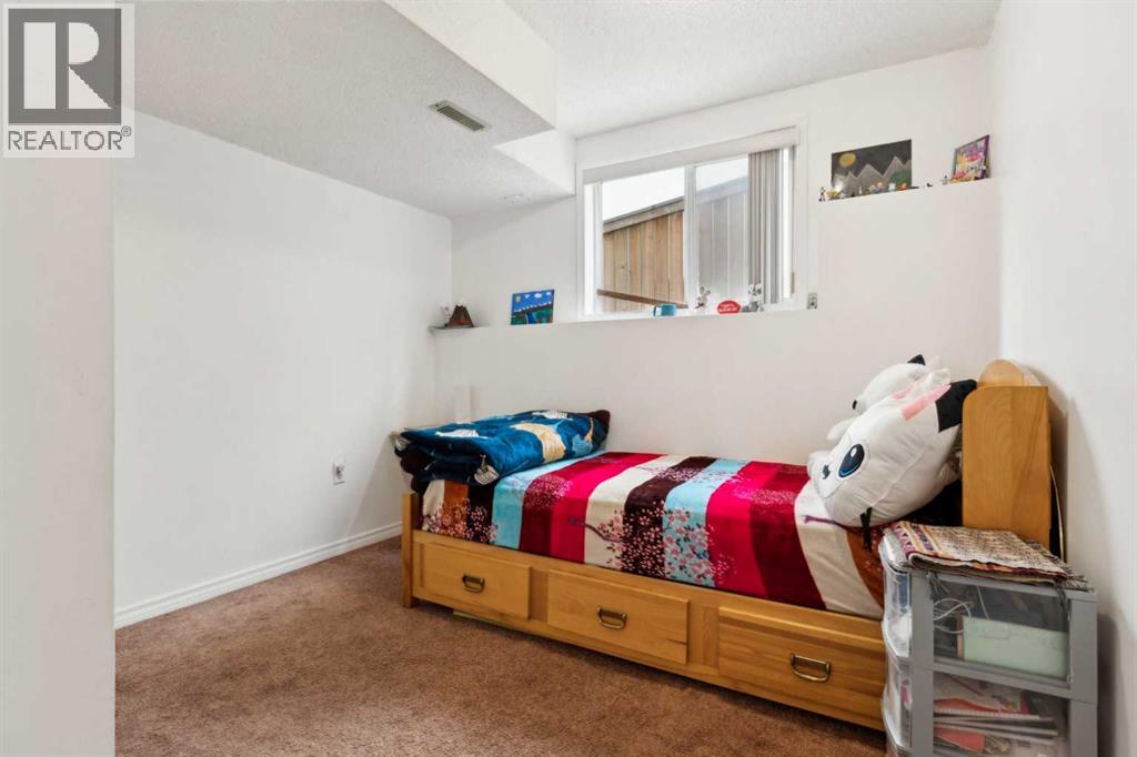 Single Family House for Sale in  Taracove Estate Drive NE Taradale Calgary 