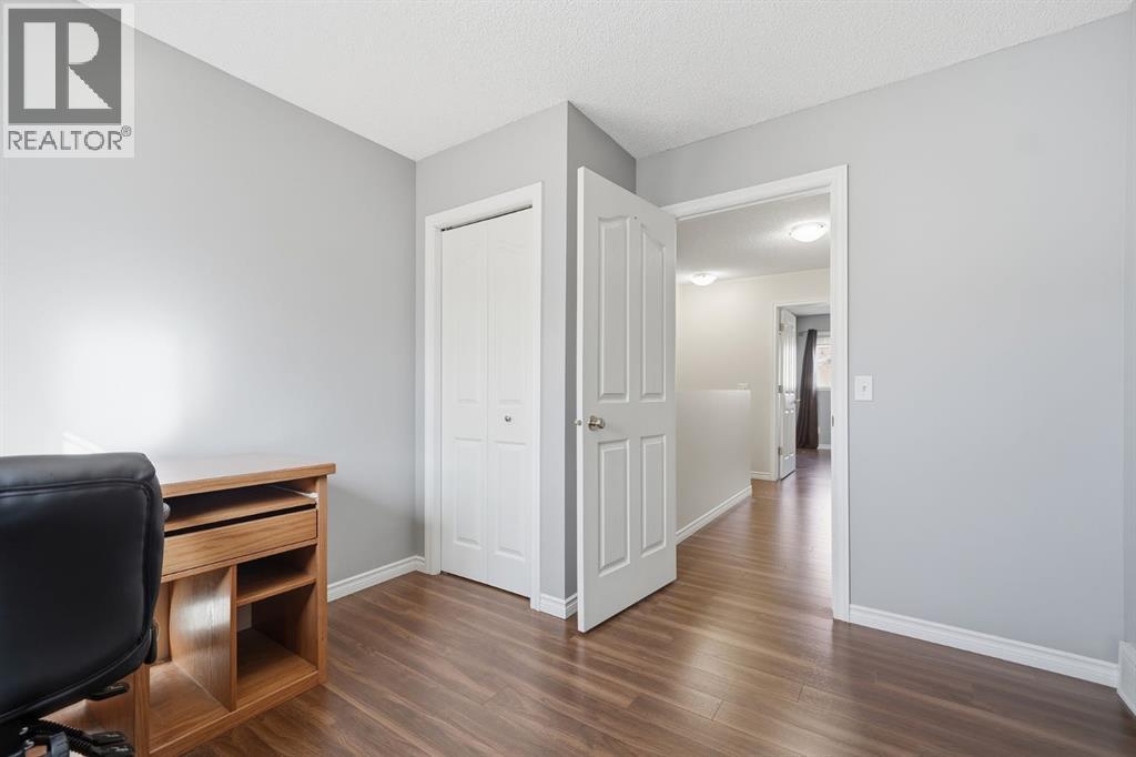 Single Family House for Sale in  Mt Aberdeen Manor SE McKenzie Lake Calgary 