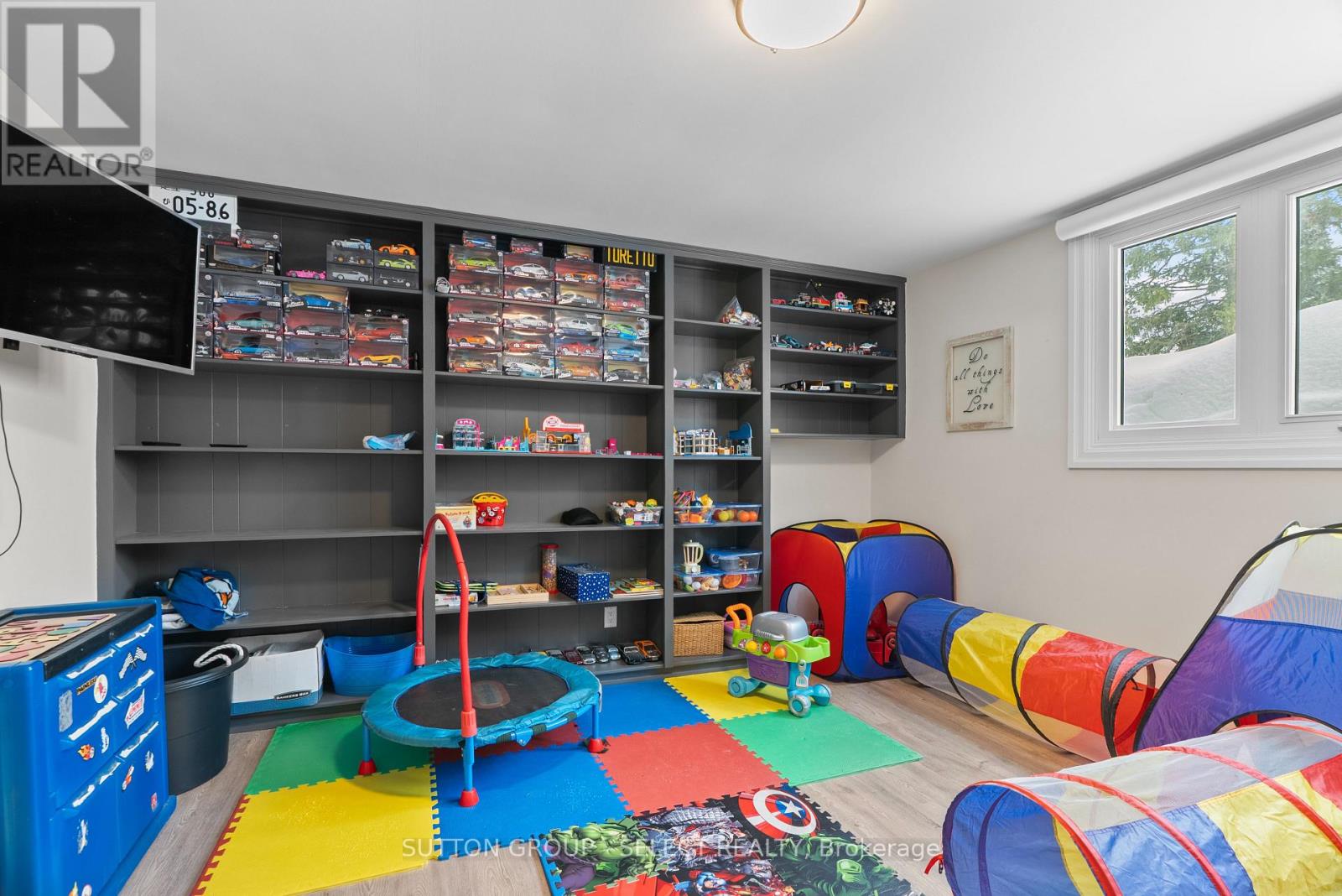 296 HURON STREET W Property Photo