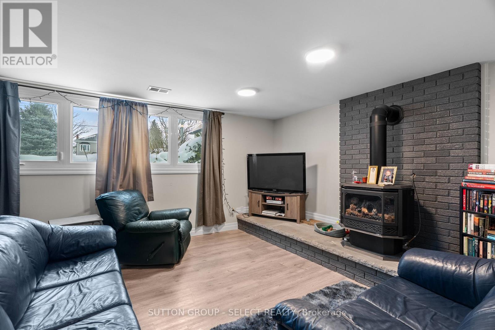 296 HURON STREET W Property Photo