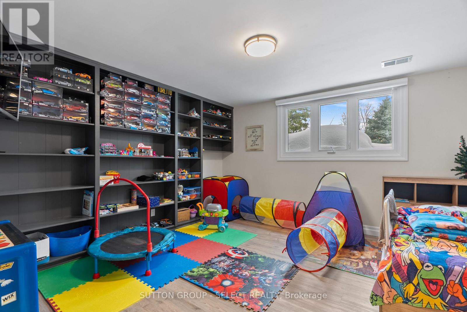 296 HURON STREET W Property Photo