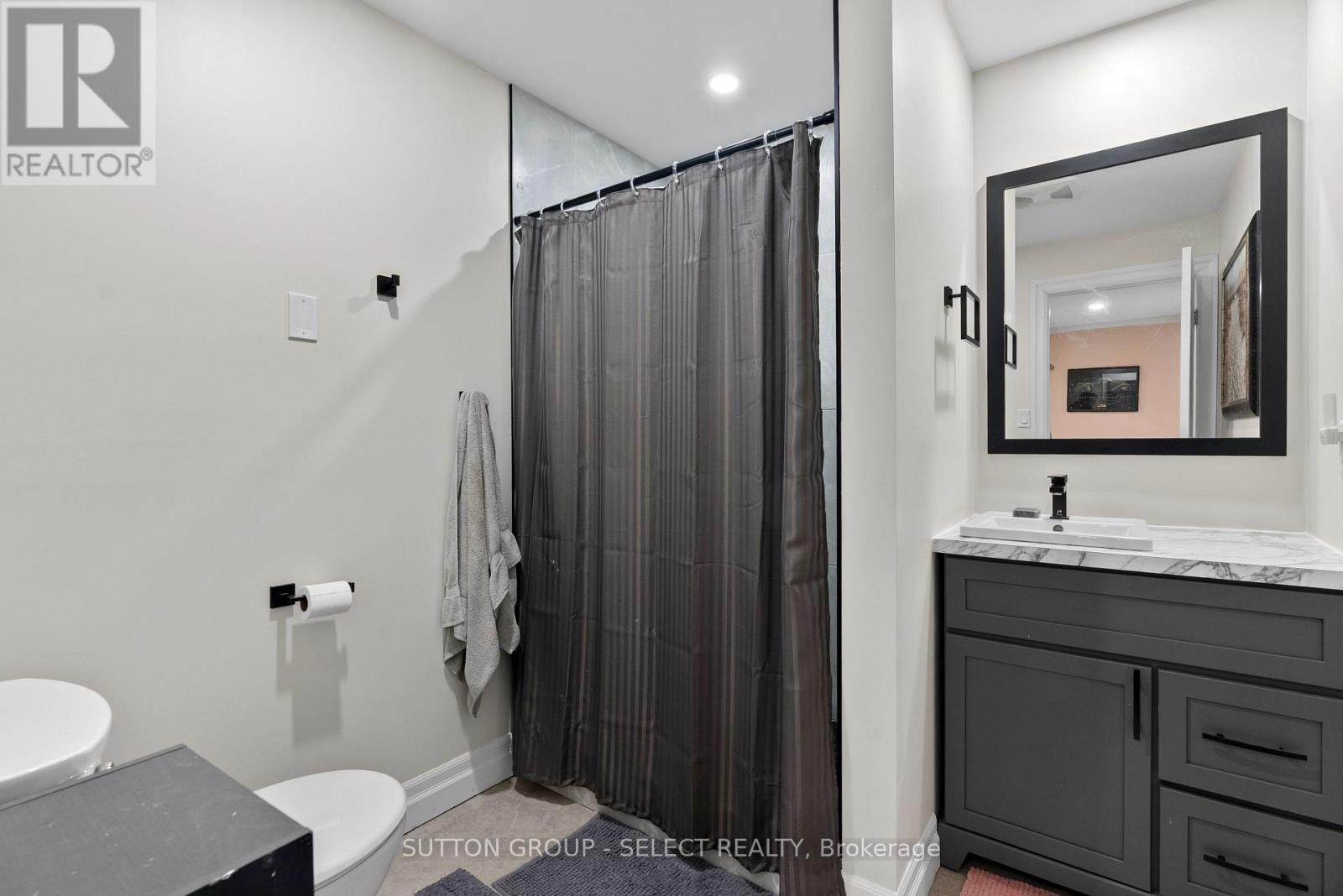 296 HURON STREET W Property Photo