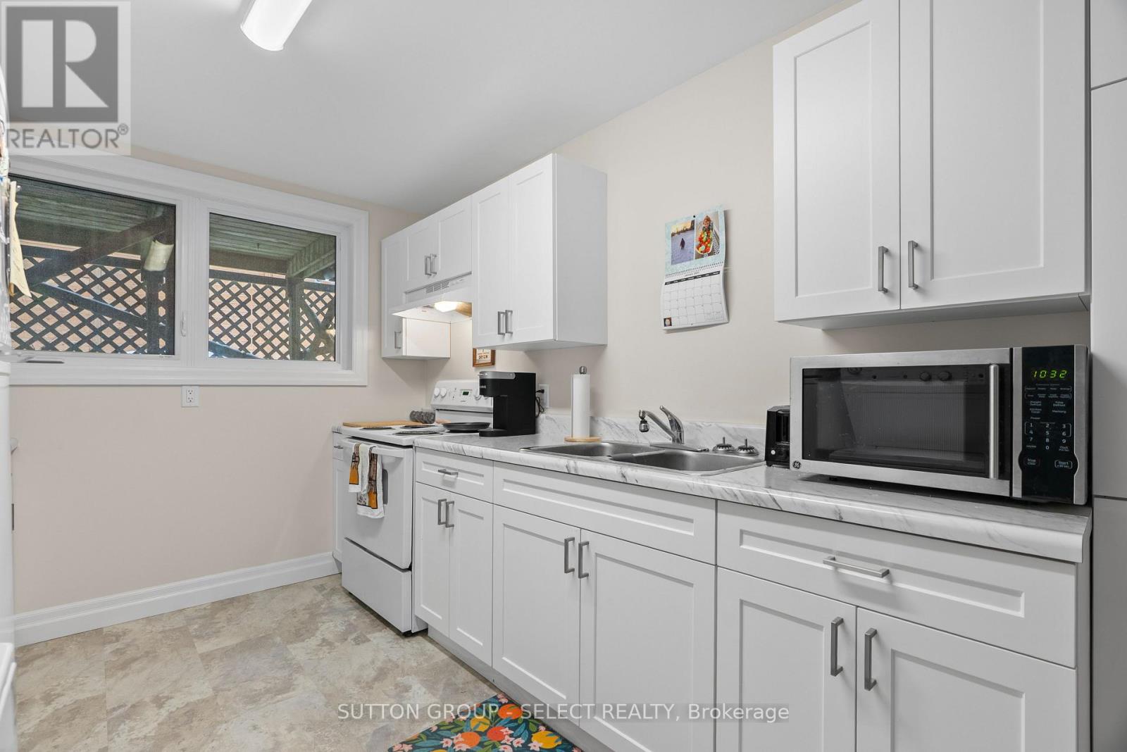 296 HURON STREET W Property Photo