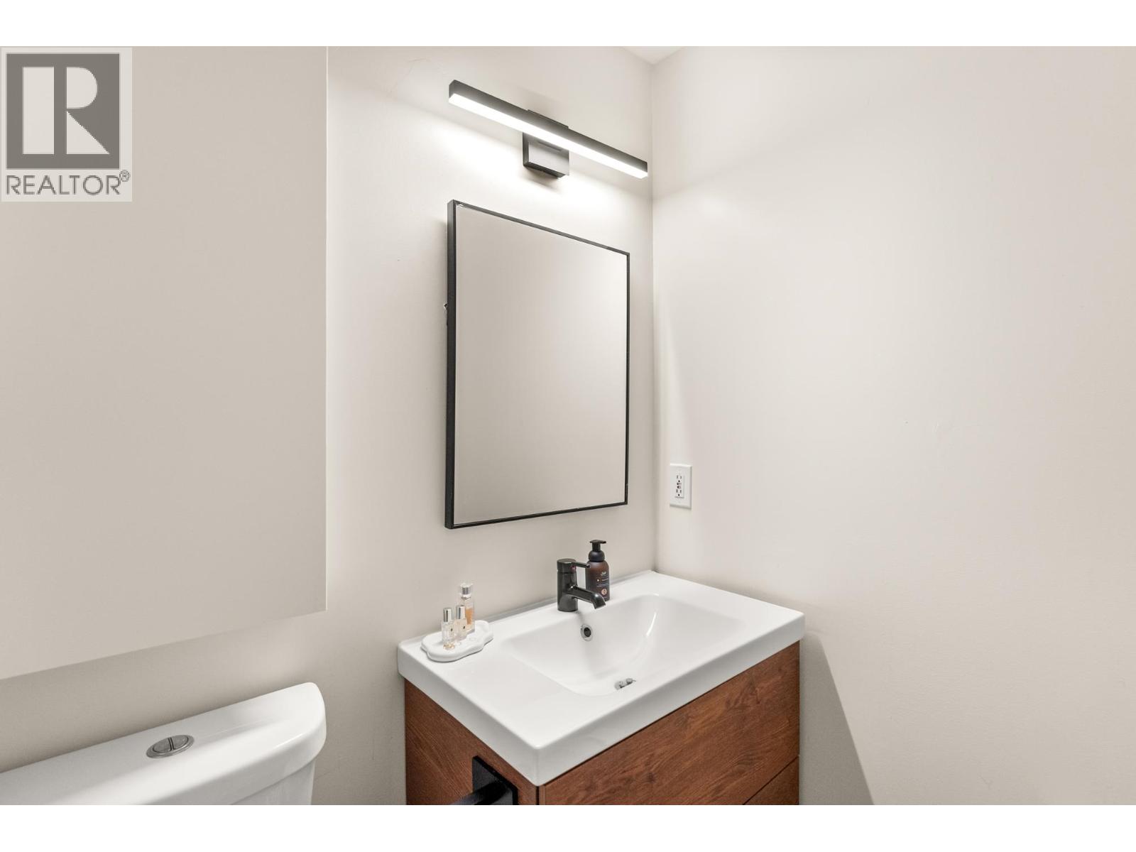 #403-4758 53 Street, Delta