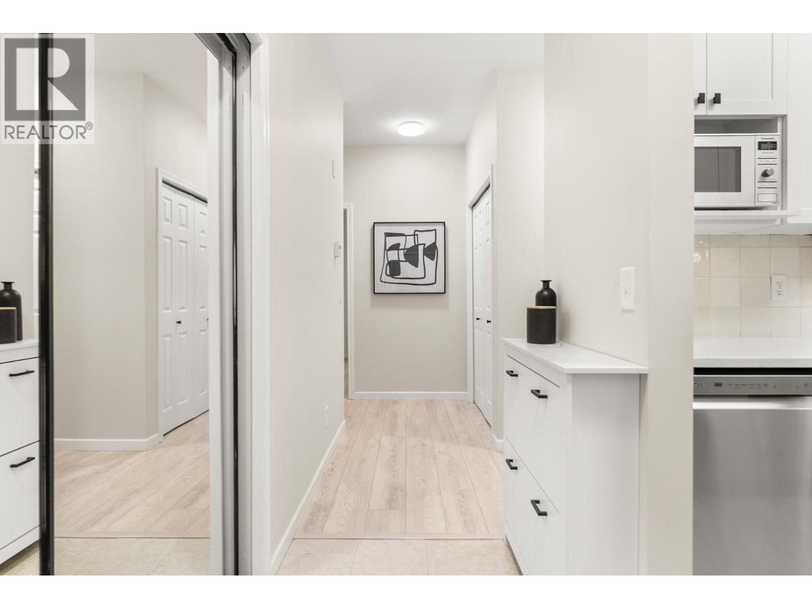 #403-4758 53 Street, Delta