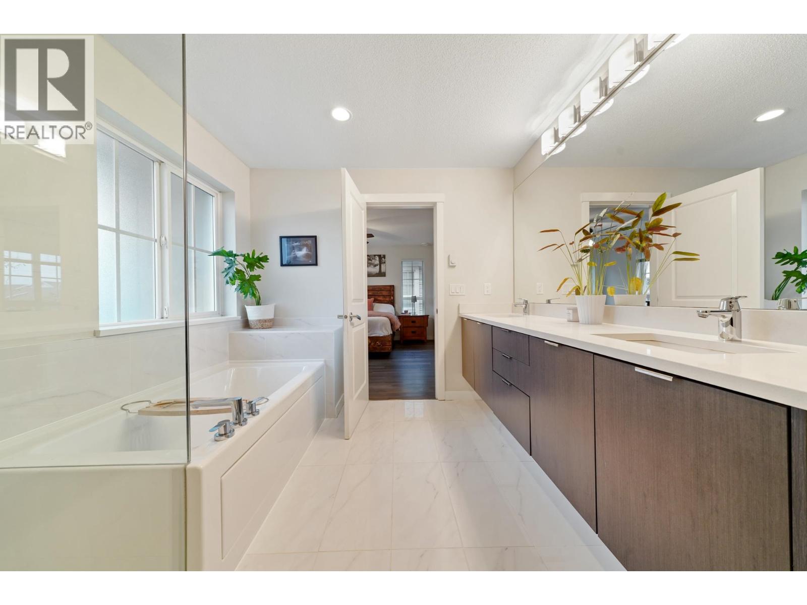 #17-5510 ADMIRAL Way, Delta