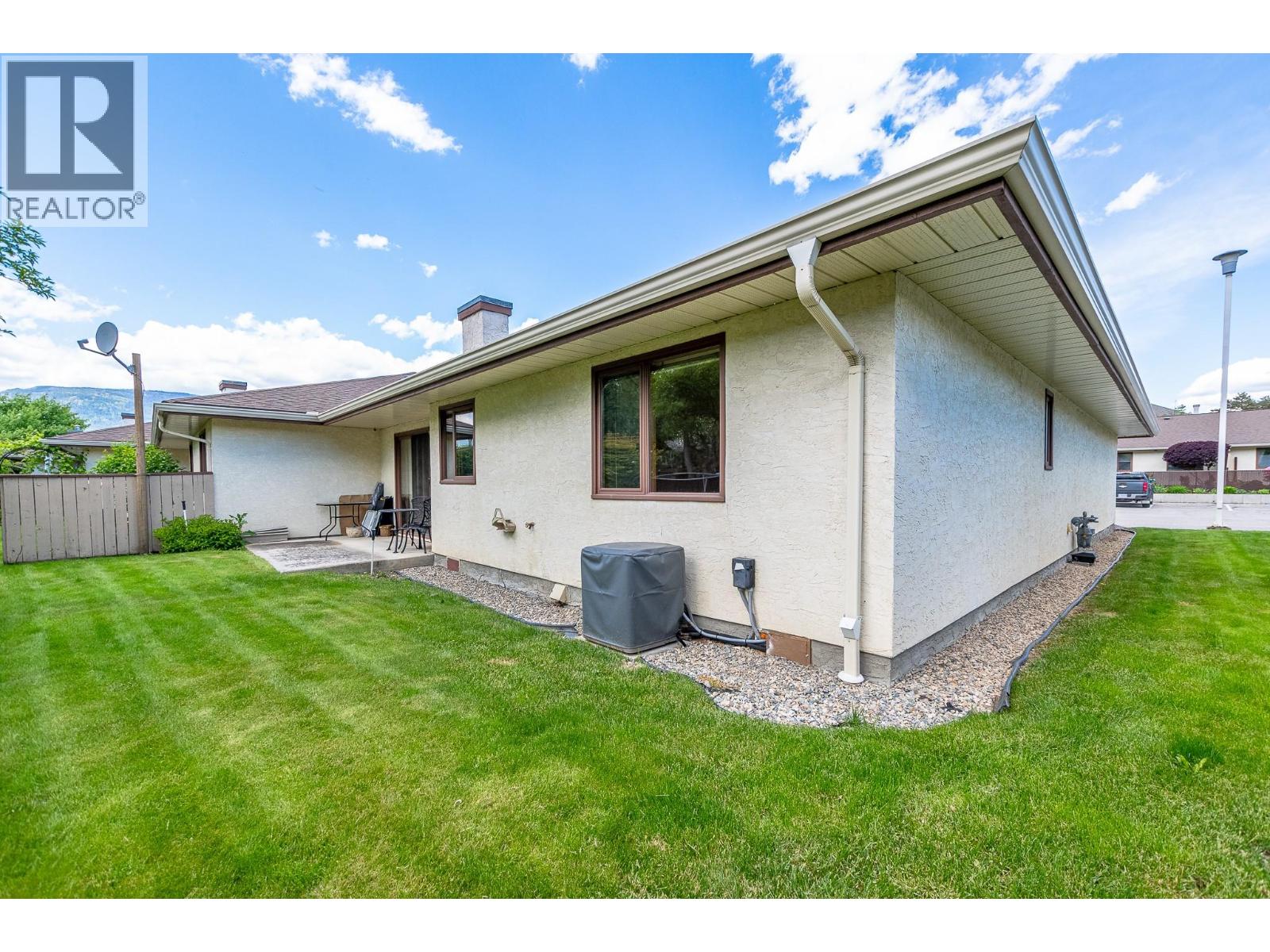 10 151 8 Avenue Southwest, Salmon Arm