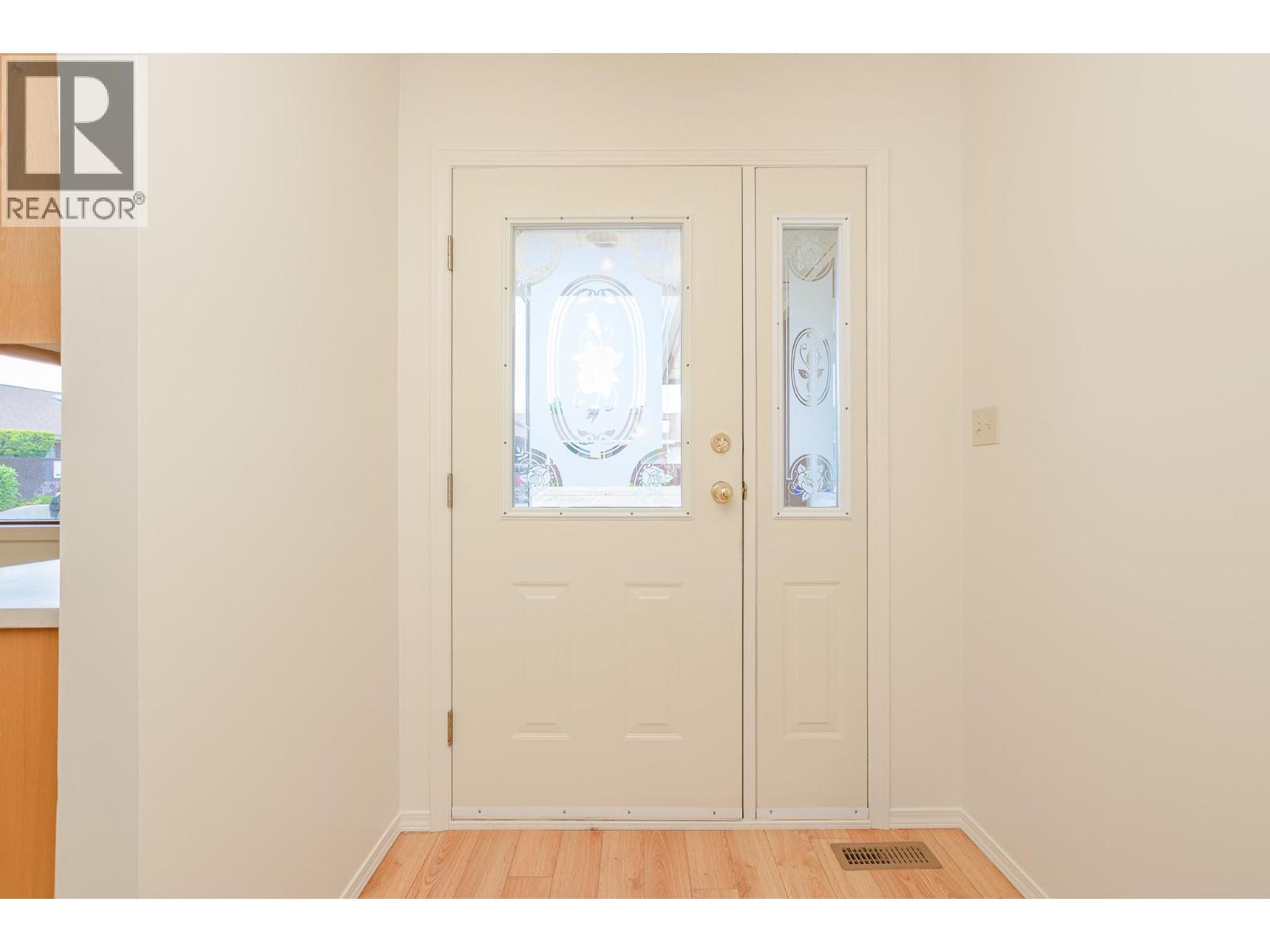 10 151 8 Avenue Southwest, Salmon Arm