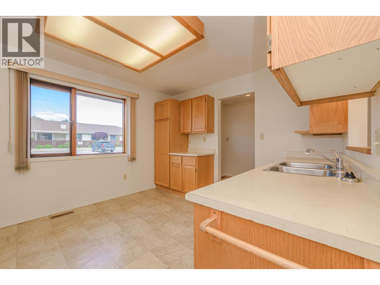 10 151 8 Avenue Southwest, Salmon Arm