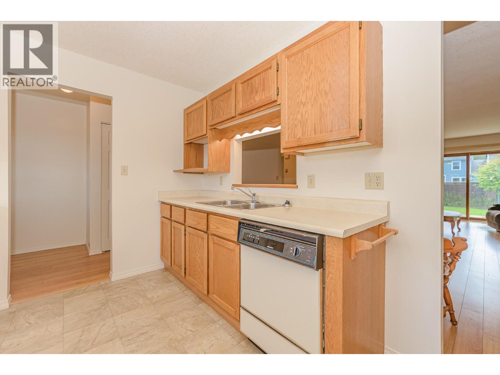 10 151 8 Avenue Southwest, Salmon Arm