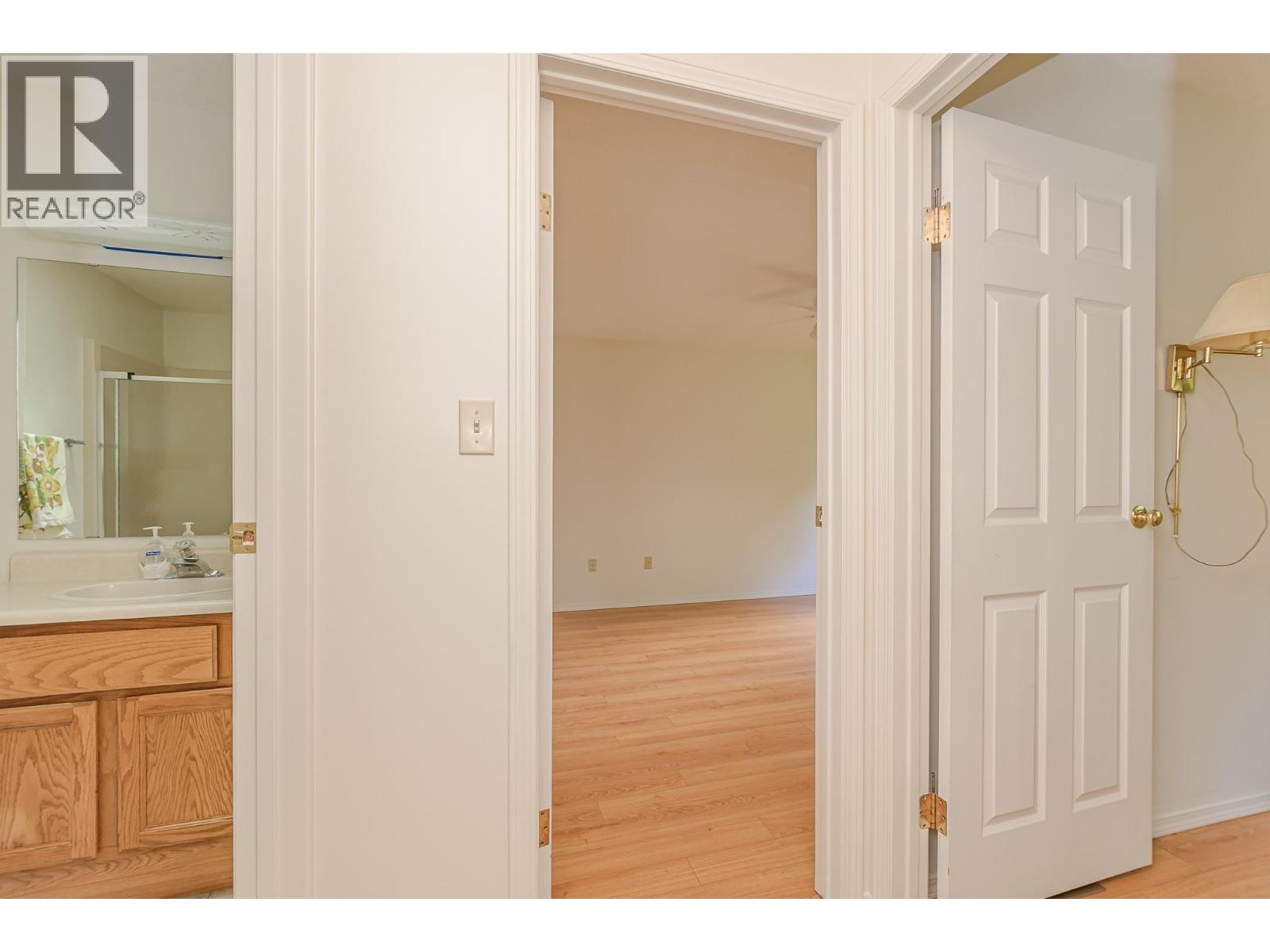 10 151 8 Avenue Southwest, Salmon Arm