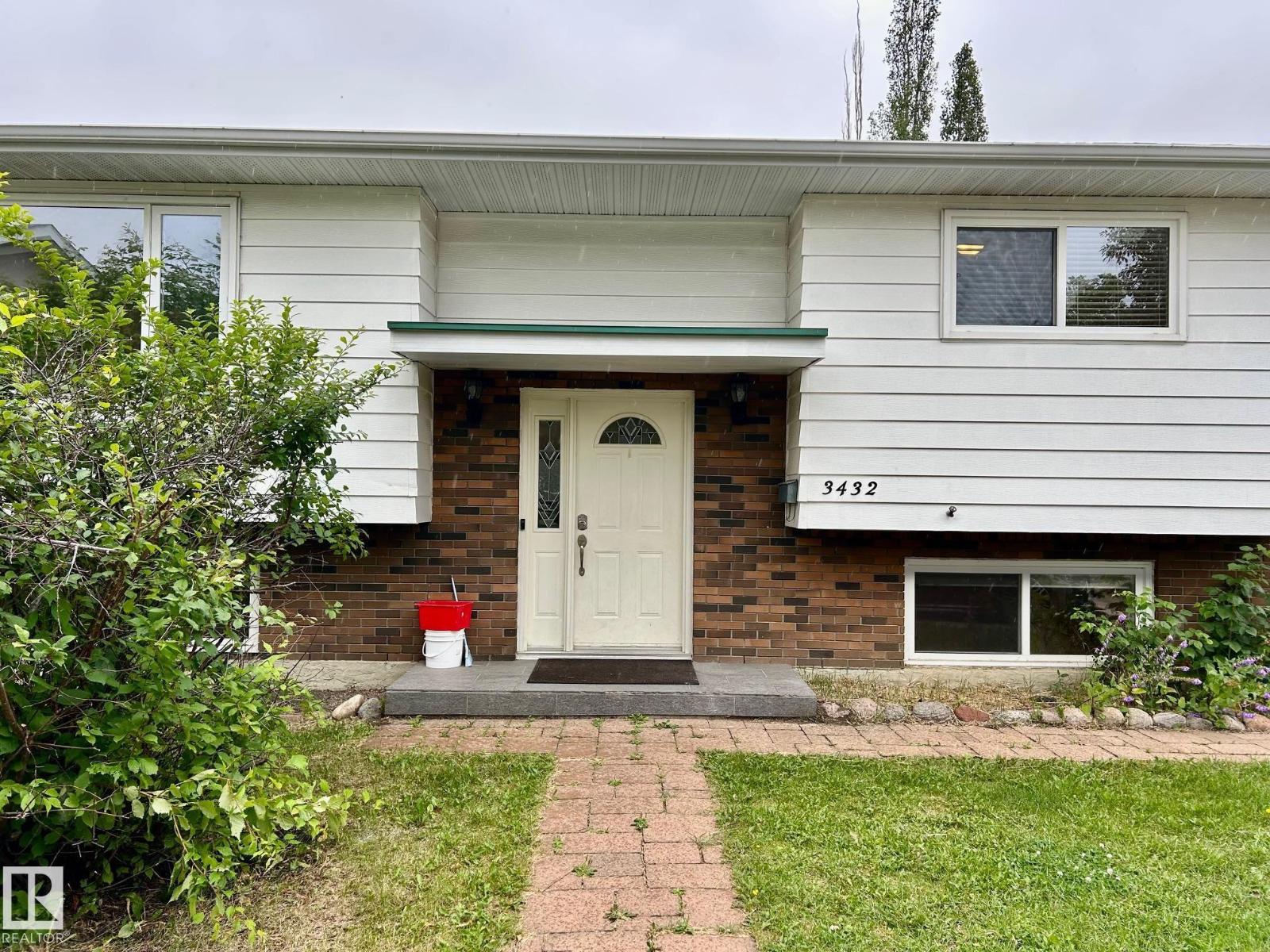 3432 81 ST NW - 2