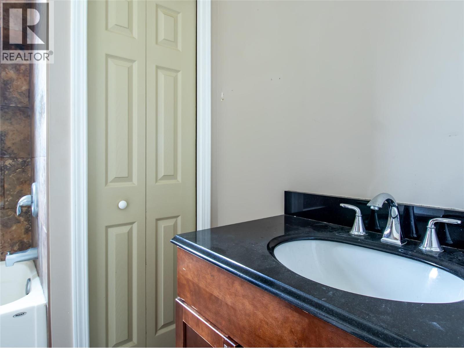 710 10 Street SW, Salmon Arm