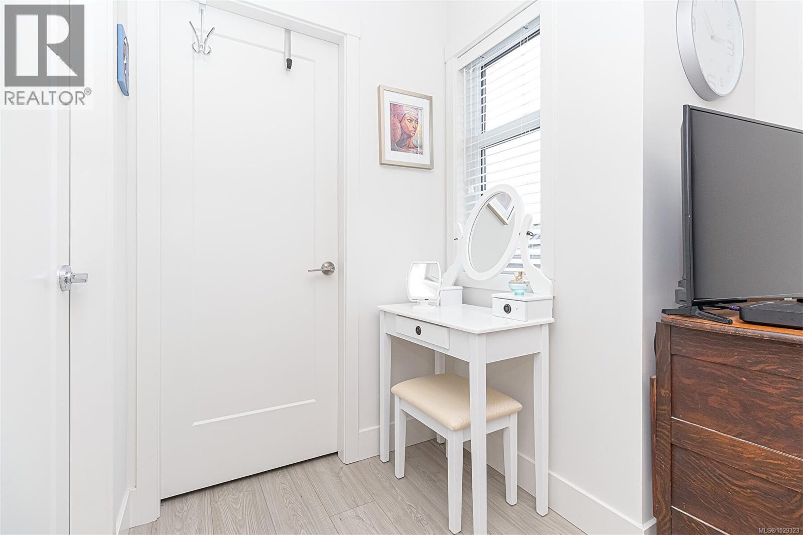 #4 350 LATORIA BLVD - 18