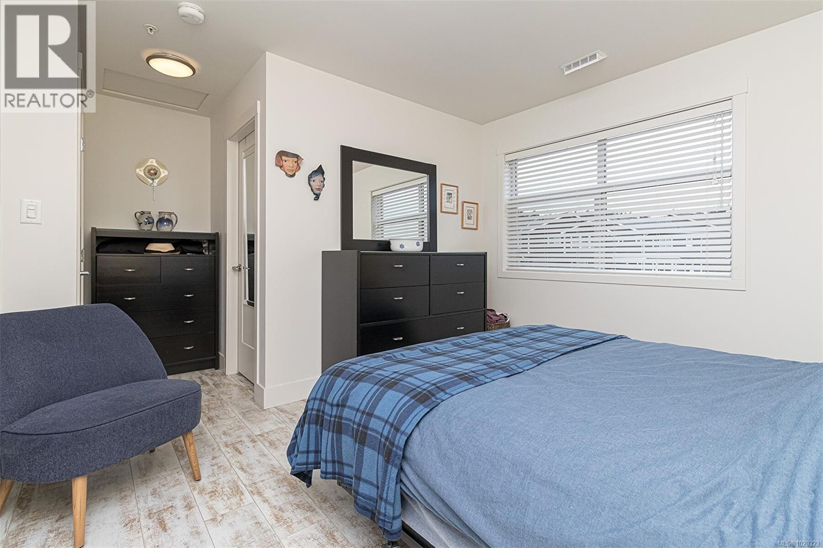 #4 350 LATORIA BLVD - 15