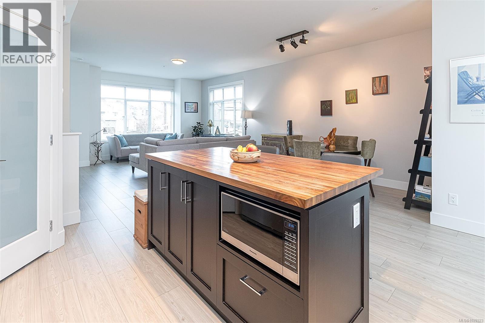 #4 350 LATORIA BLVD - 12