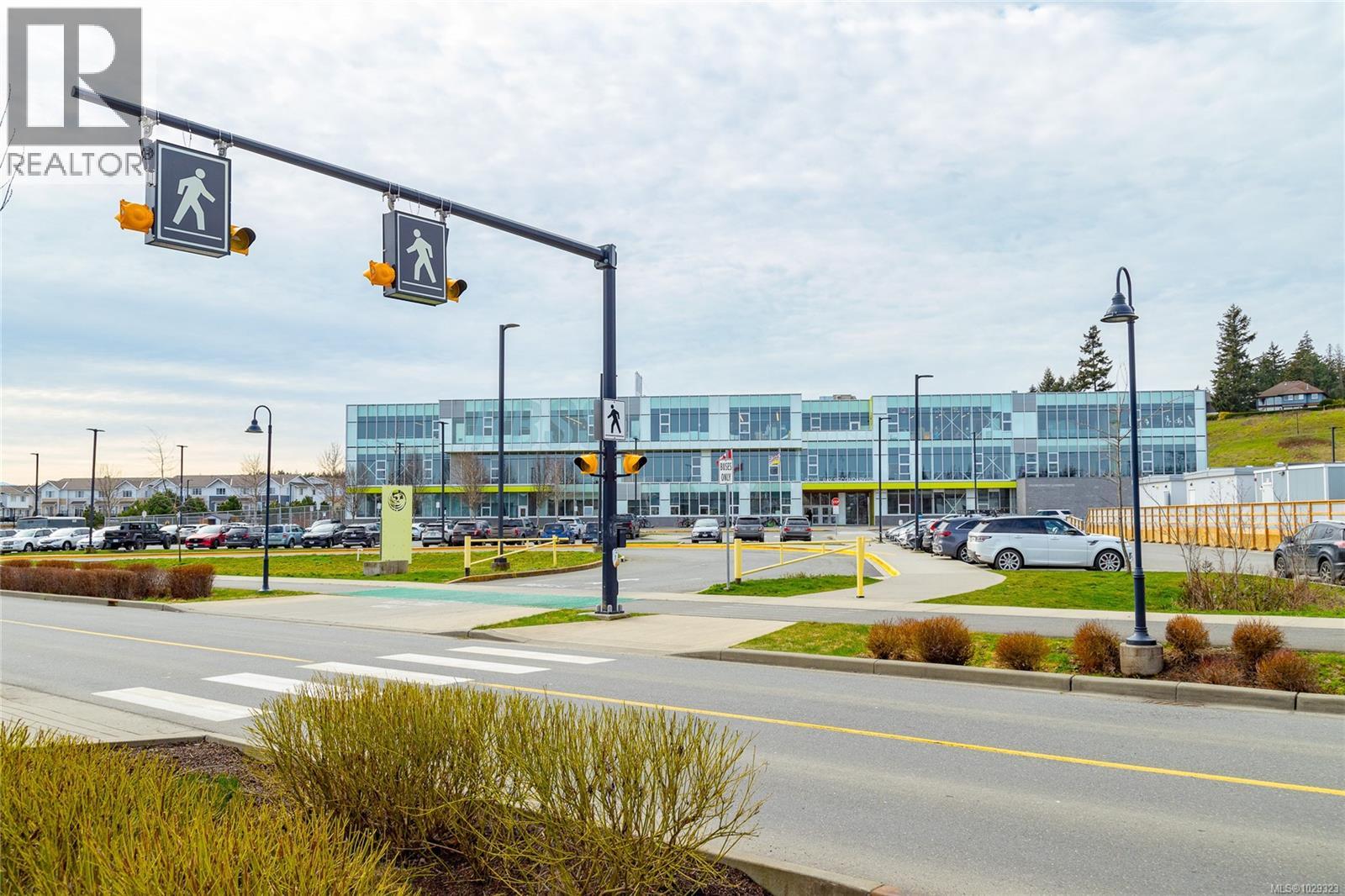 #4 350 LATORIA BLVD - 29