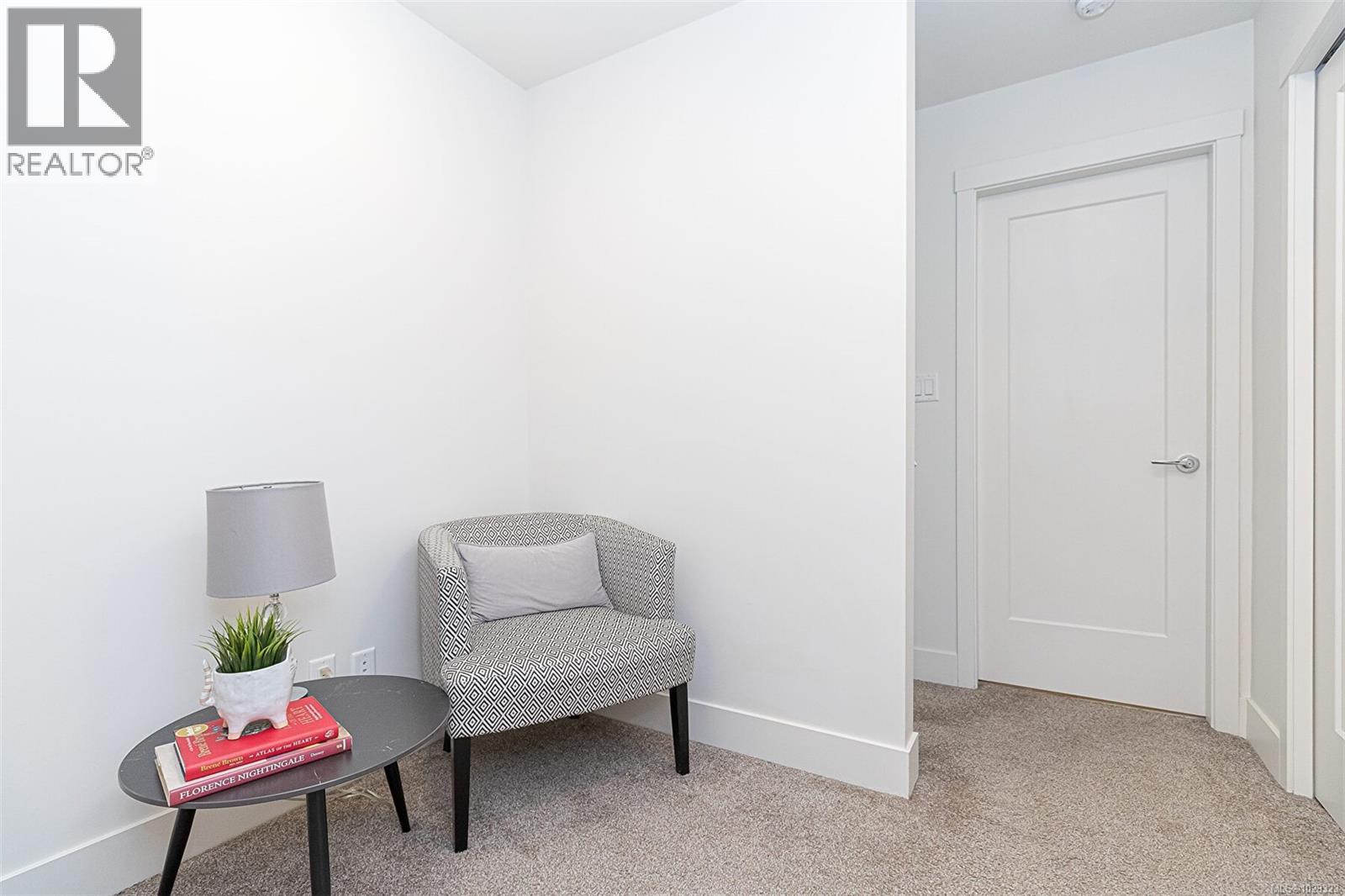 #4 350 LATORIA BLVD - 23