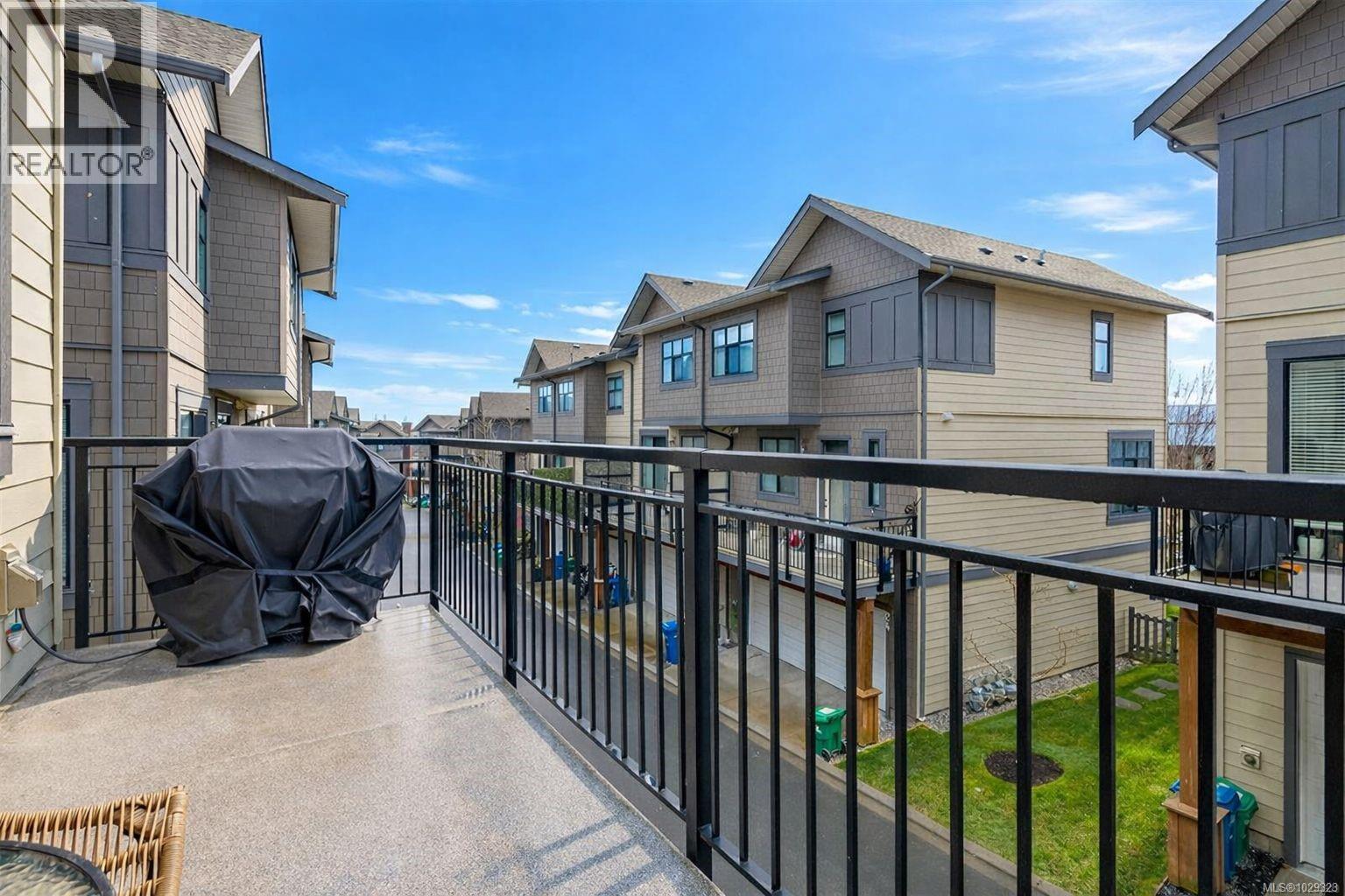 #4 350 LATORIA BLVD - 26