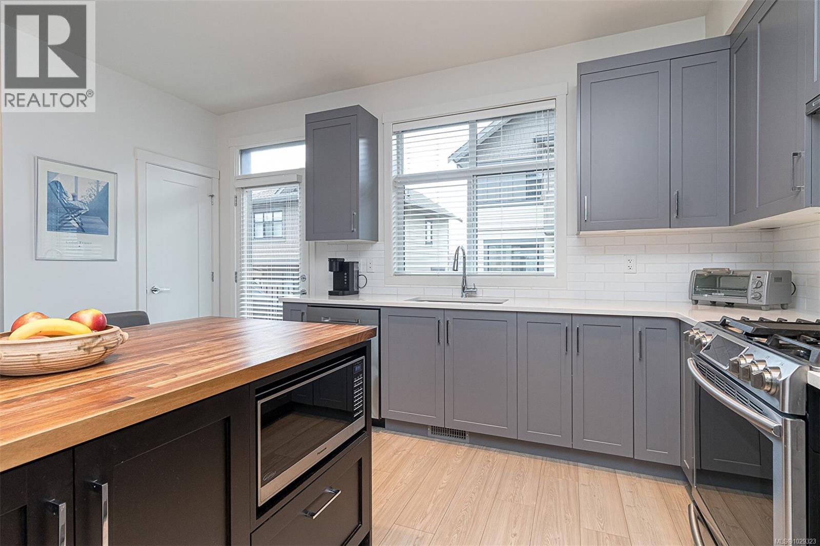 #4 350 LATORIA BLVD - 13