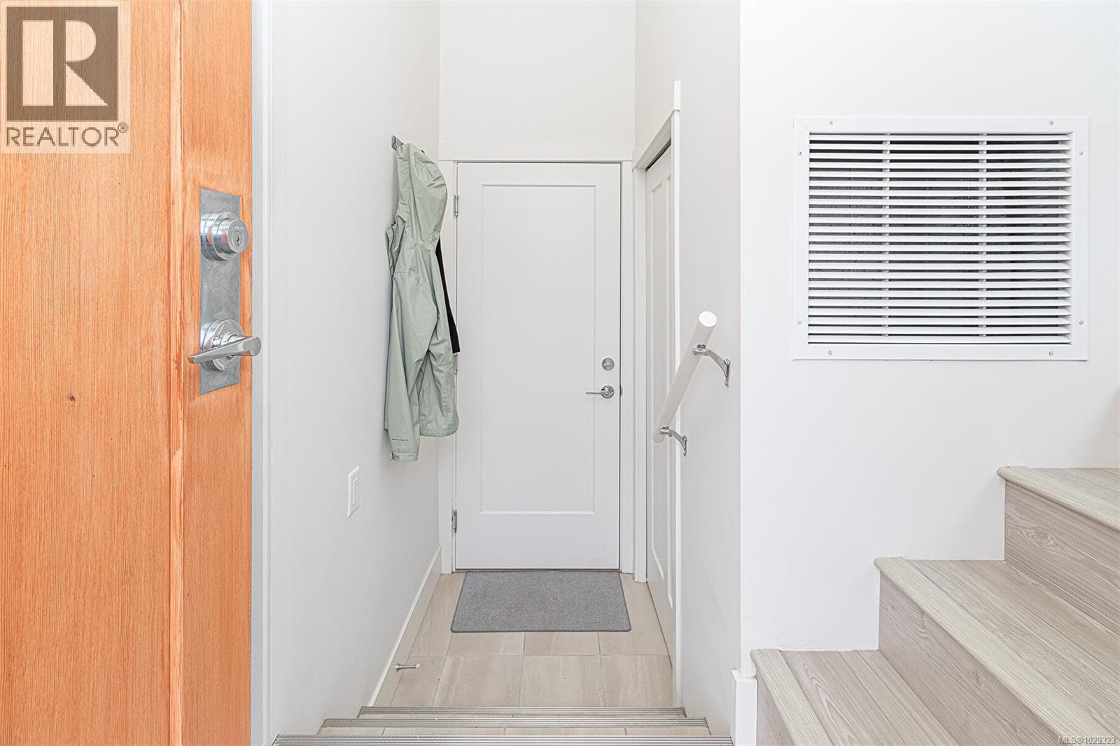 #4 350 LATORIA BLVD - Image 3