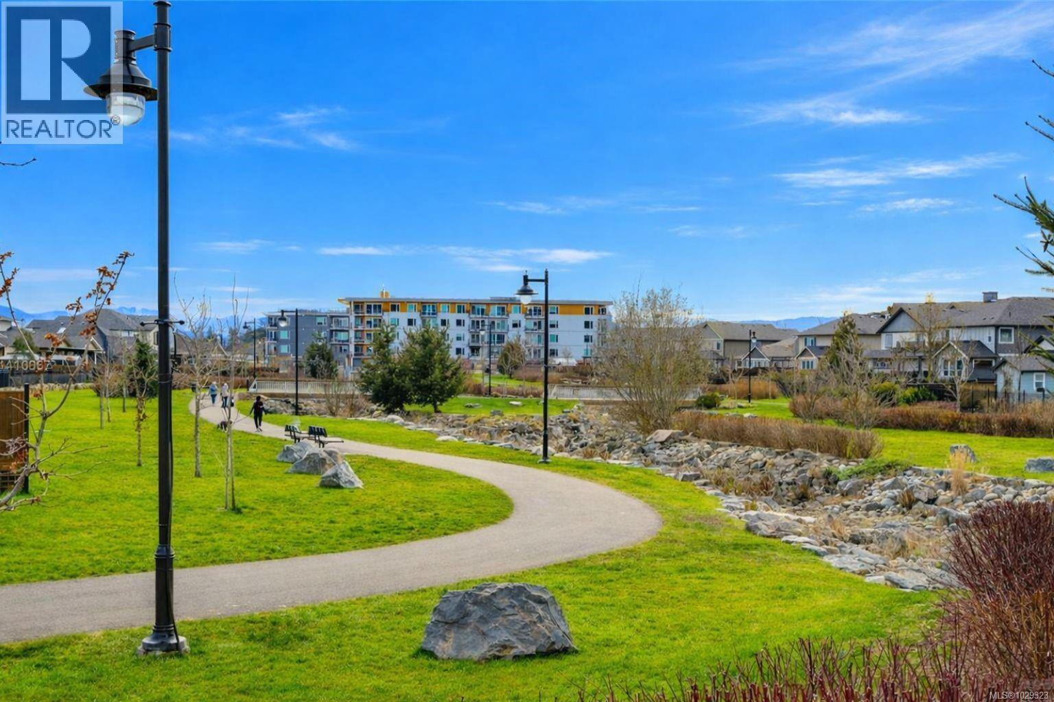 #4 350 LATORIA BLVD - 31