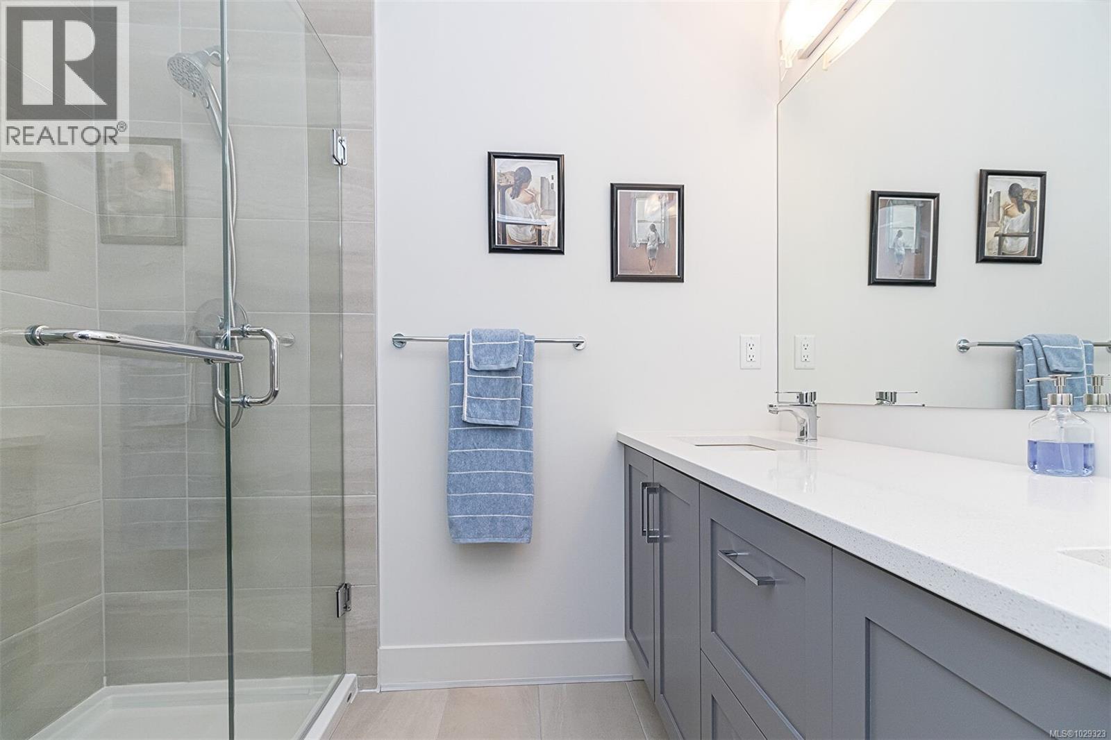 #4 350 LATORIA BLVD - 17