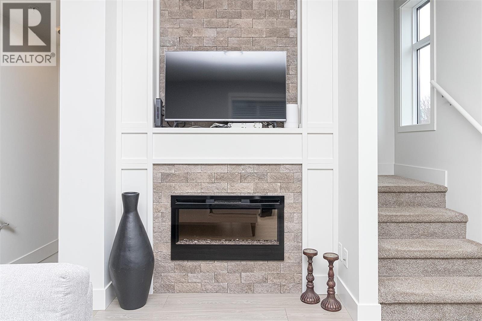 #4 350 LATORIA BLVD - 7