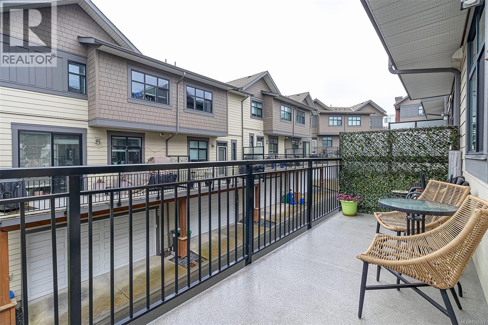 #4 350 LATORIA BLVD - 27