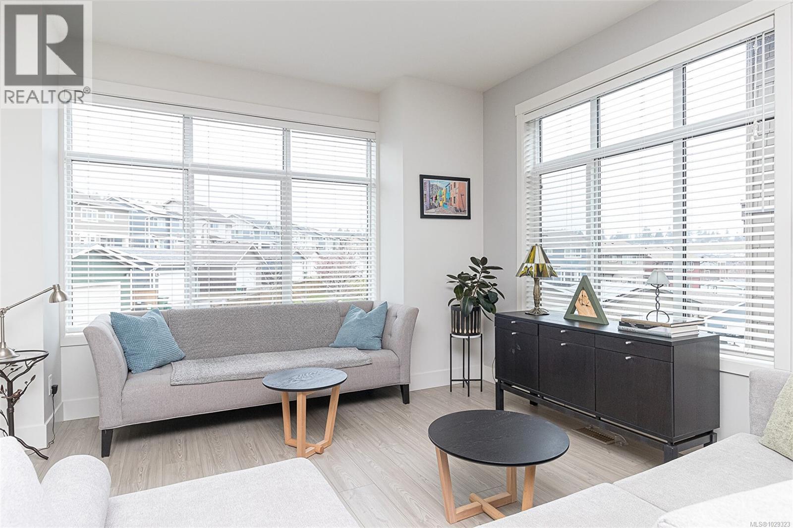 #4 350 LATORIA BLVD - 6