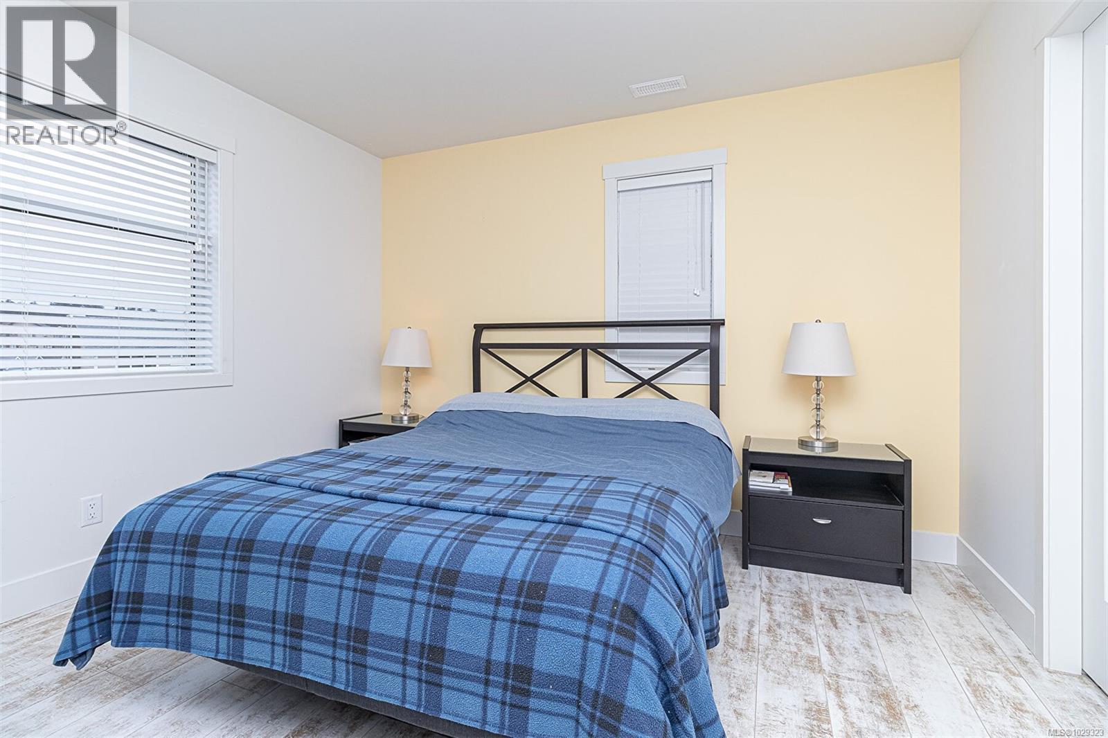 #4 350 LATORIA BLVD - 14