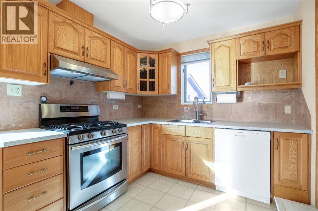 Single Family House Bungalow for Sale in  Montrose Crescent NE Winston Heights/Mountview Calgary 