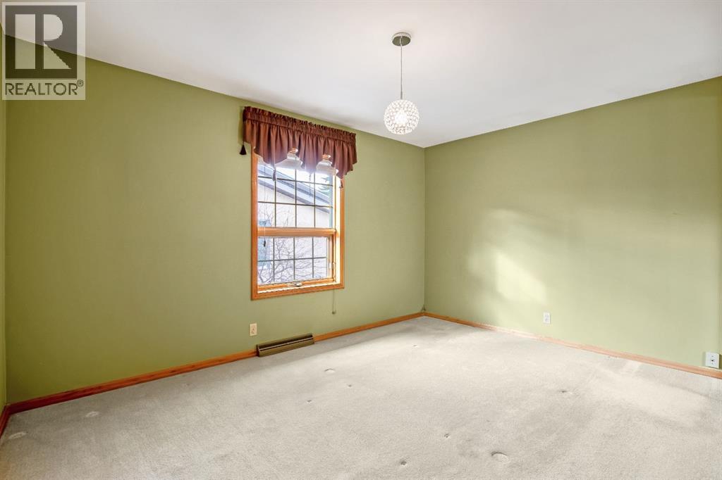 Single Family House Bungalow for Sale in  Montrose Crescent NE Winston Heights/Mountview Calgary 